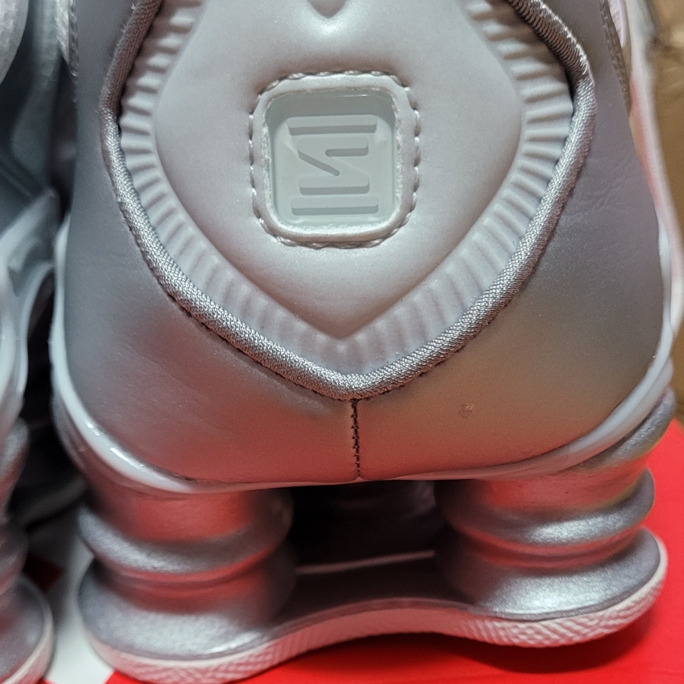 (W) Nike Shox TL Metallic Silver 착용 스타일 - 2