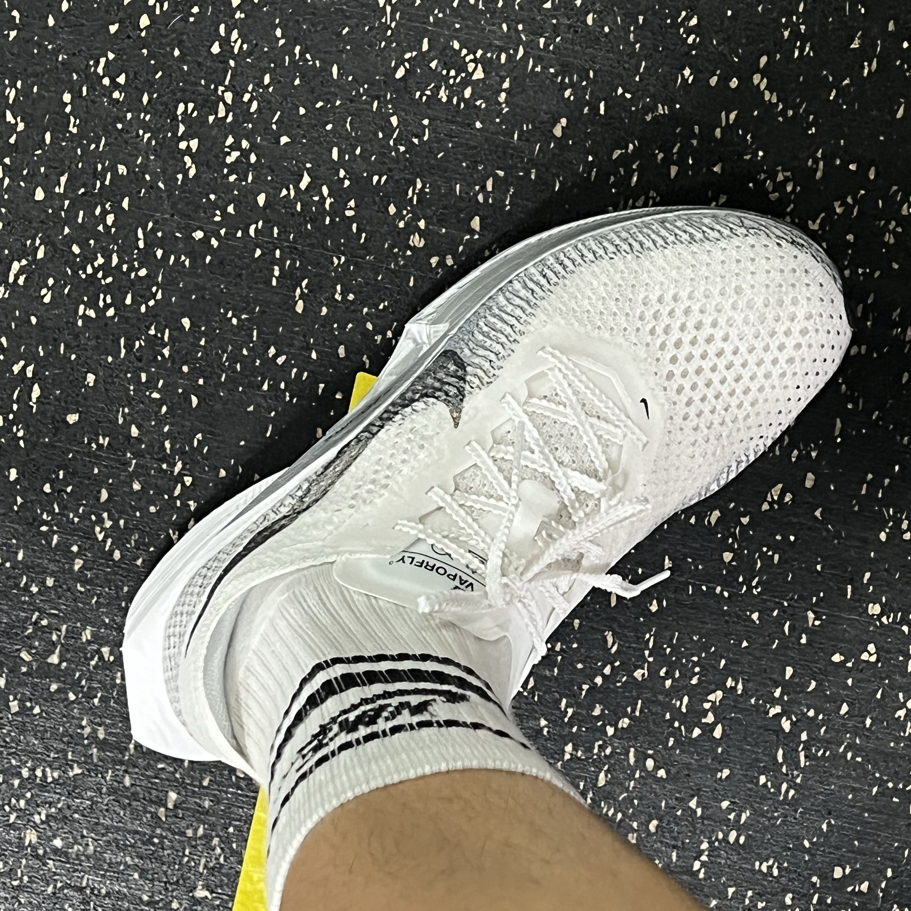 Nike ZoomX Vaporfly Next% 3 White Grey 착용 스타일 - 1