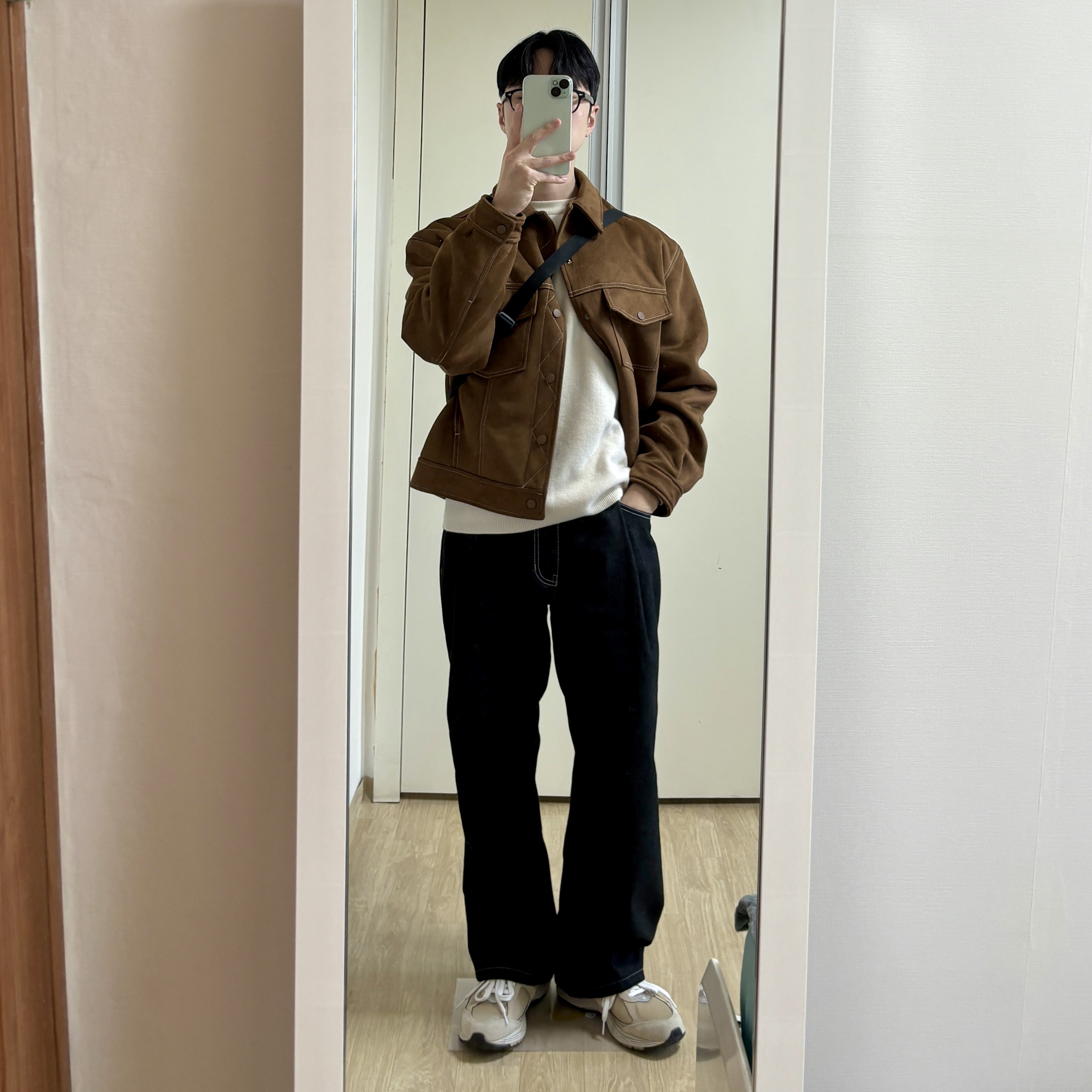 New Balance 2002R T2 Beige 착용 스타일 - 1