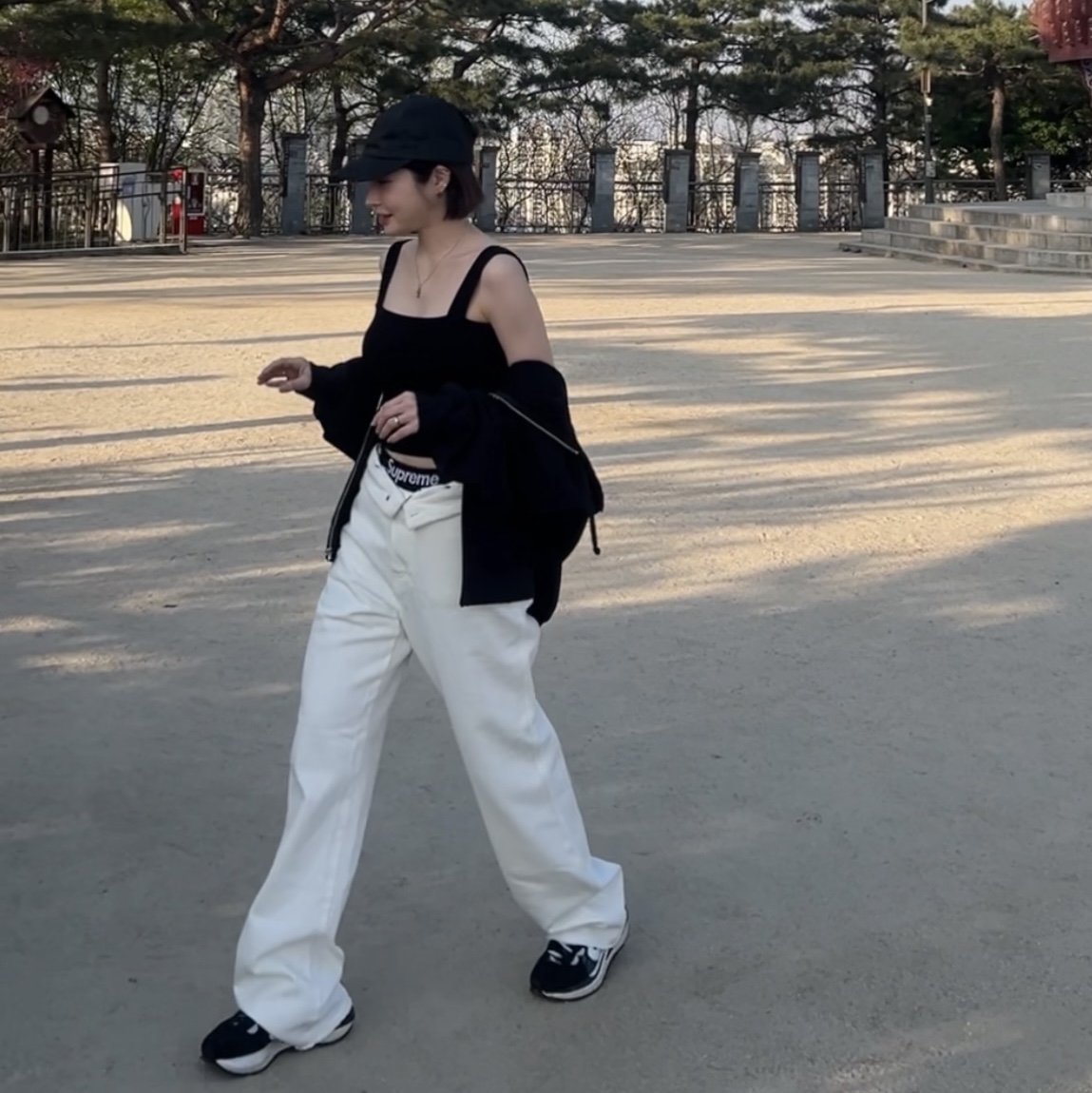 Supreme x MM6 Maison Margiela Zip Up Hooded Sweatshirt Black - 24SS, Supreme x MM6 Maison Margiela Painted Camp Cap Black - 24SS 착용 스타일 - 2