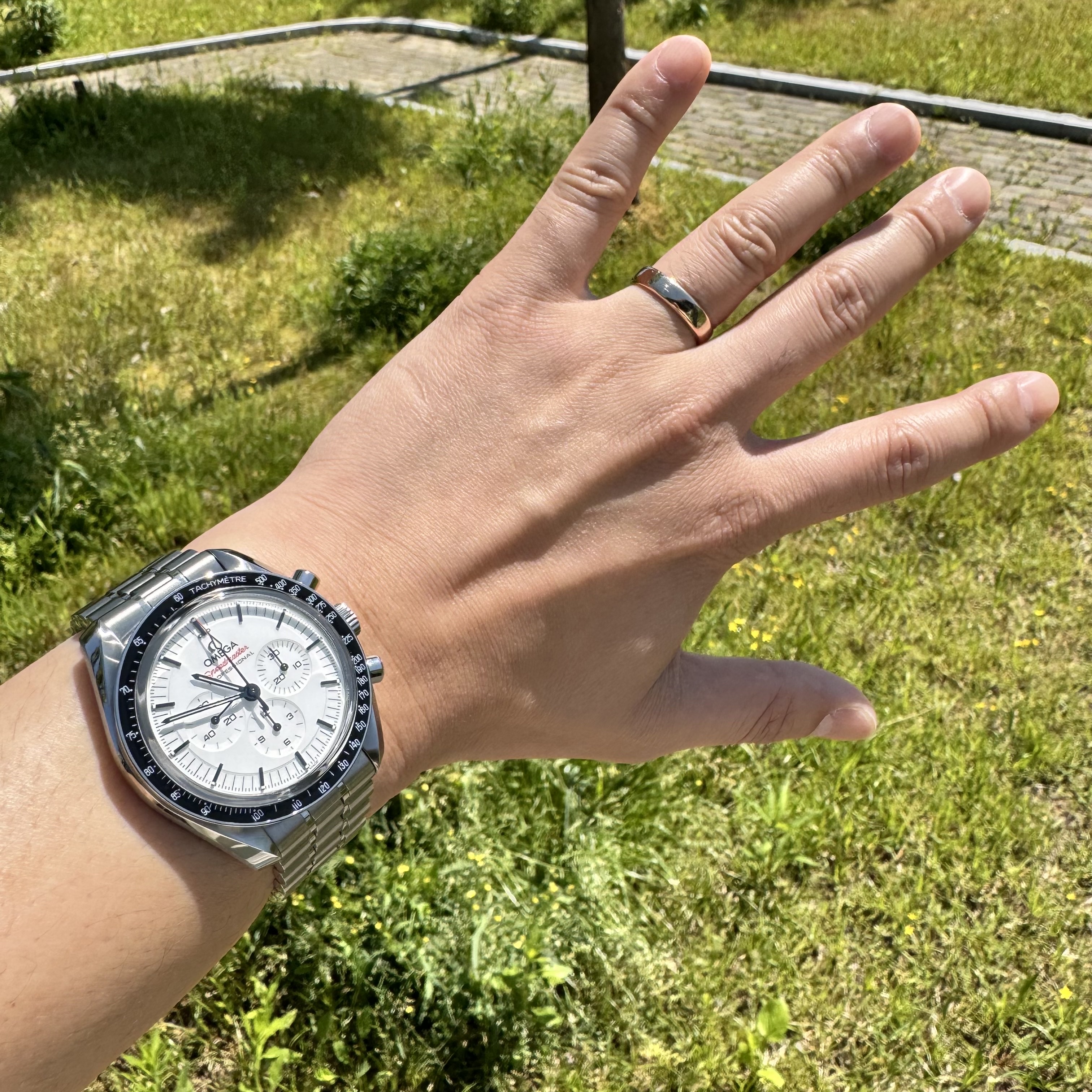 Omega Speedmaster Moonwatch Professional Co Axial Master Chronometer Steel White 착용 스타일