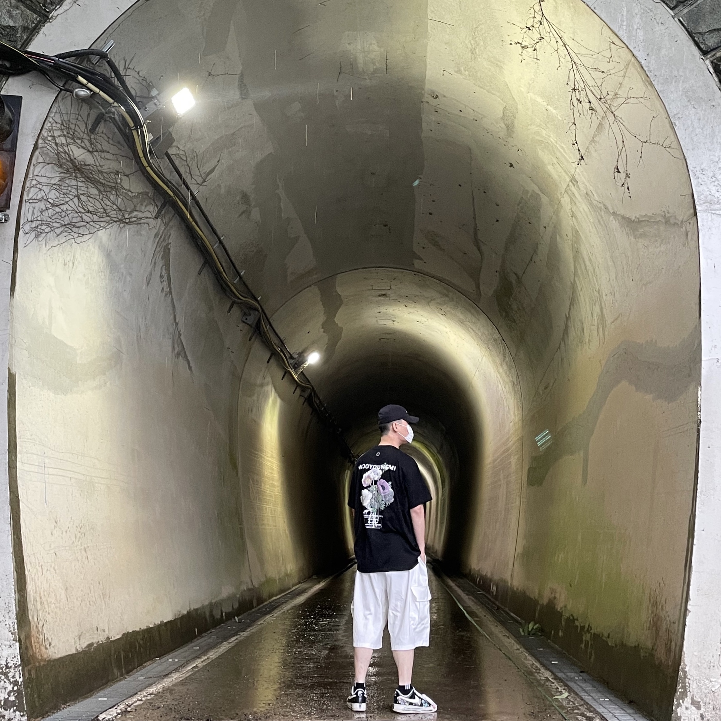 Wooyoungmi Flower Print Back Logo T-Shirt Black - 23FW, Nike x Peaceminusone Air Force 1 Low Para-Noise 착용 스타일 - 2