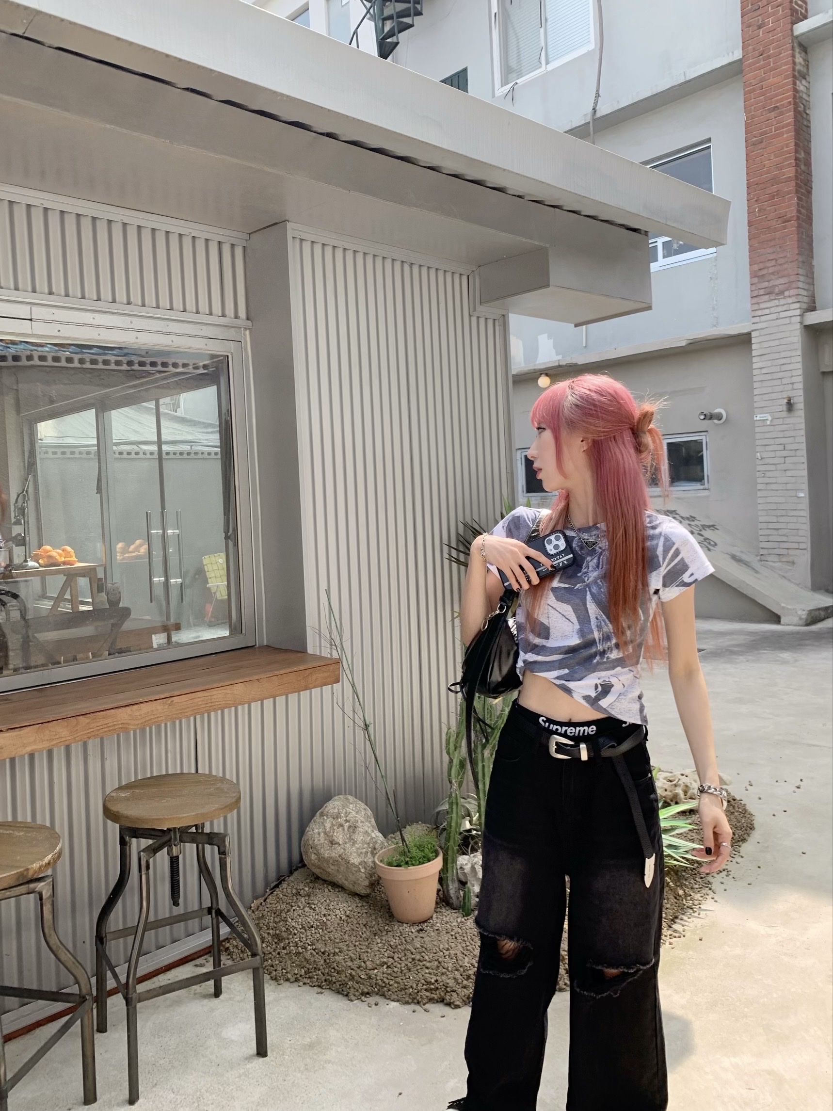 Matin Kim Half Shirring Ribbon Round Bag Black, Supreme Hanes Boxer Briefs Black (4 Pack) 착용 스타일 - 3