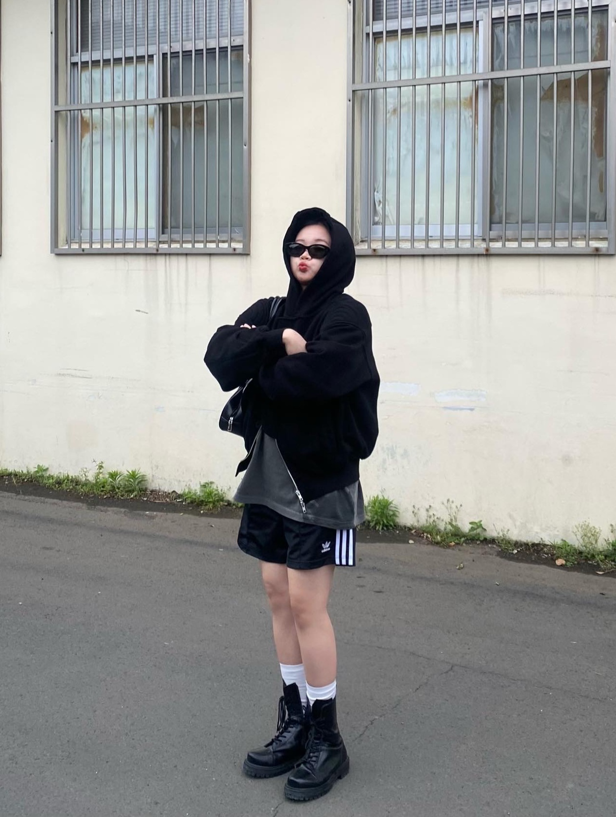 (W) Adidas 3-Stripes Woven Shorts Black - KR Sizing 착용 스타일 - 1