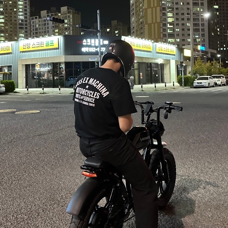 Deus Ex Machina Tokyo Asakusa Address T-Shirt Black 착용 스타일