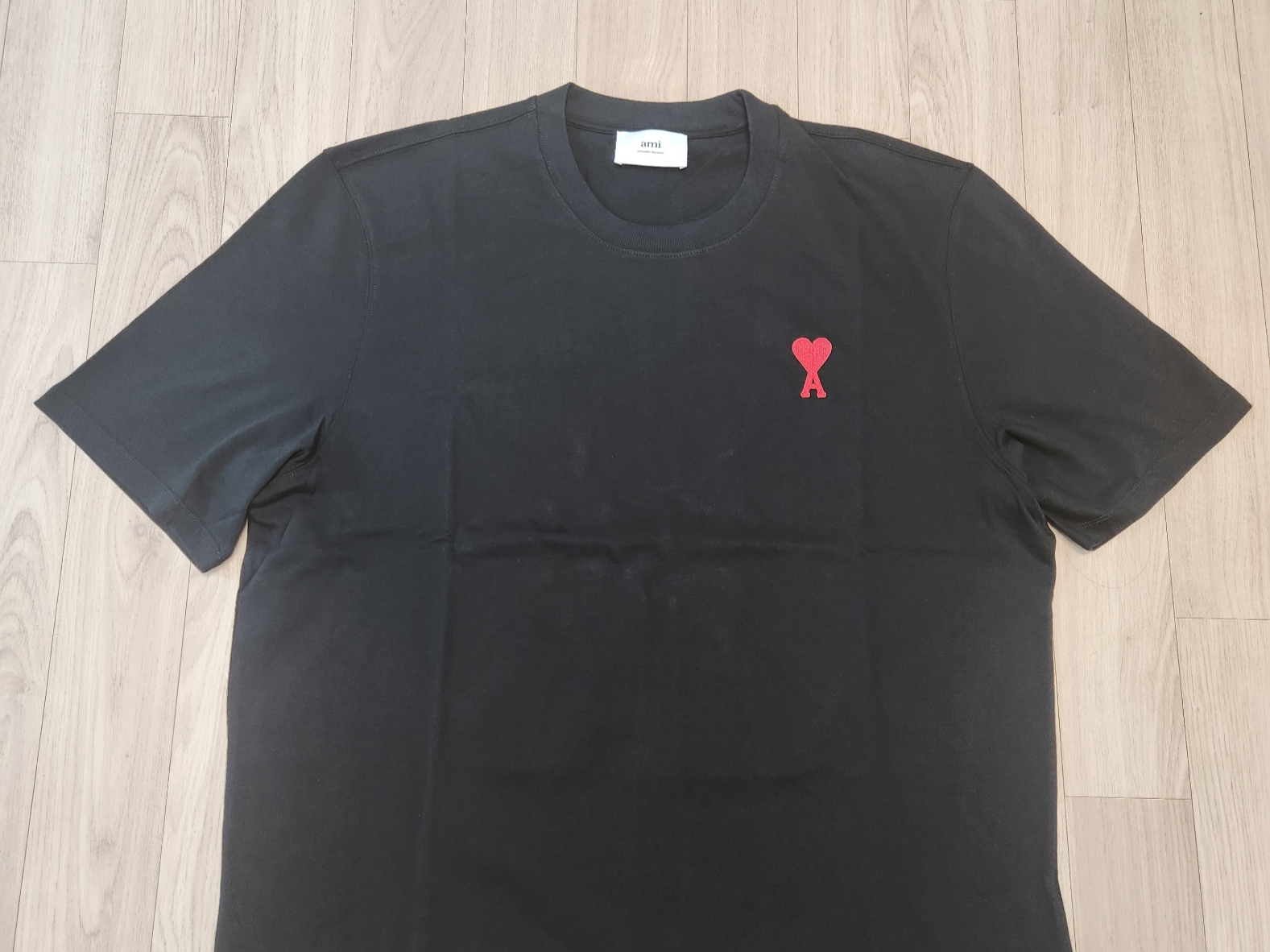 AMI de Coeur T-Shirt Black 착용 스타일 - 1