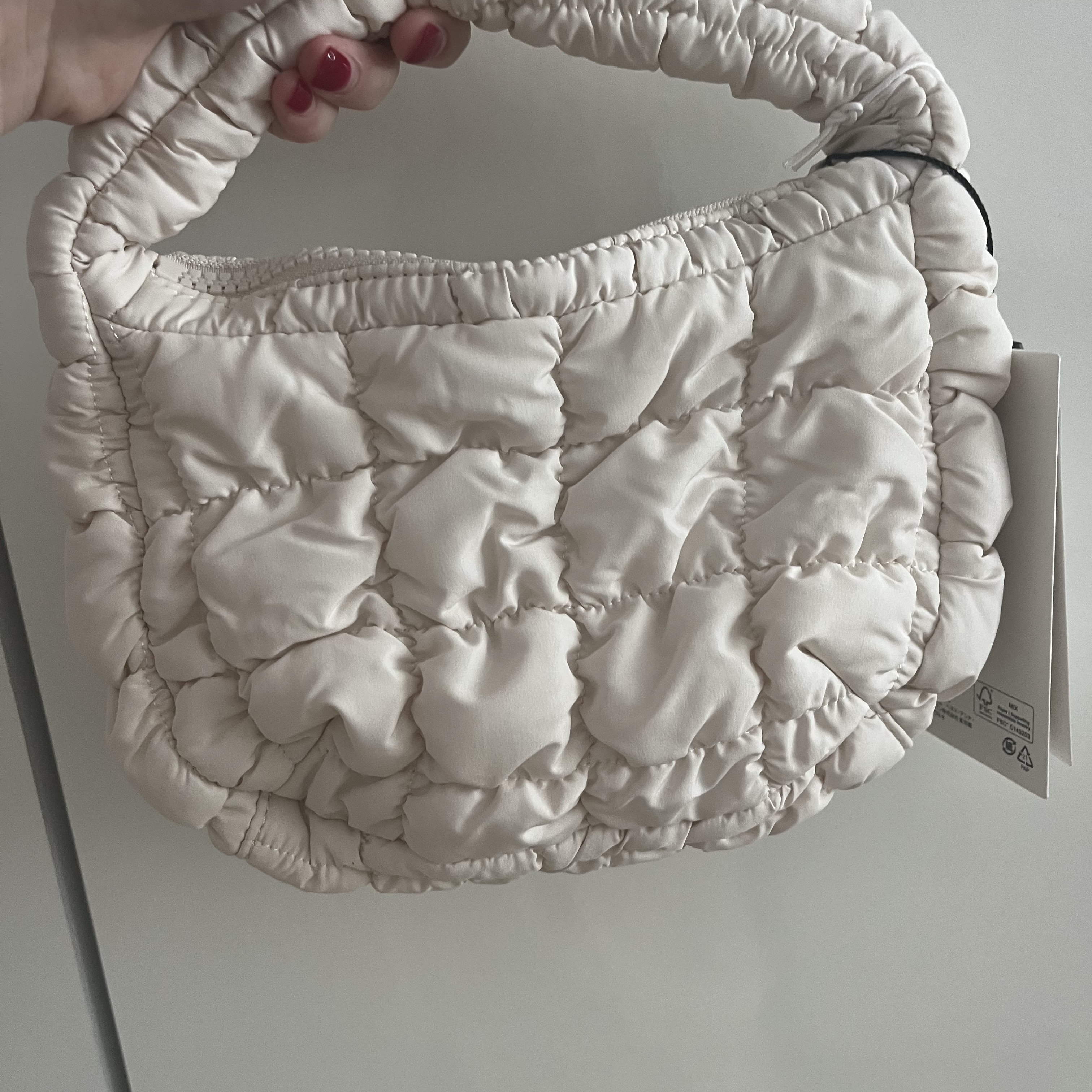 COS Quilted Micro Bag Off White 착용 스타일