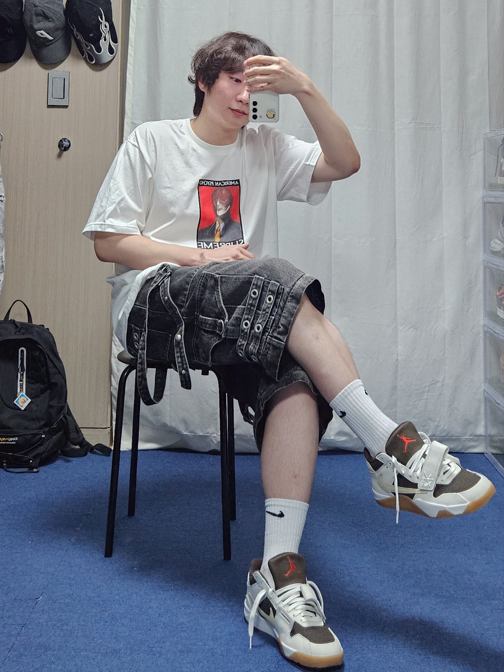 Supreme American Psycho T-Shirt White - 23FW, Jordan x Travis Scott Jumpman Jack TR Sail and Dark Mocha 착용 스타일 - 2