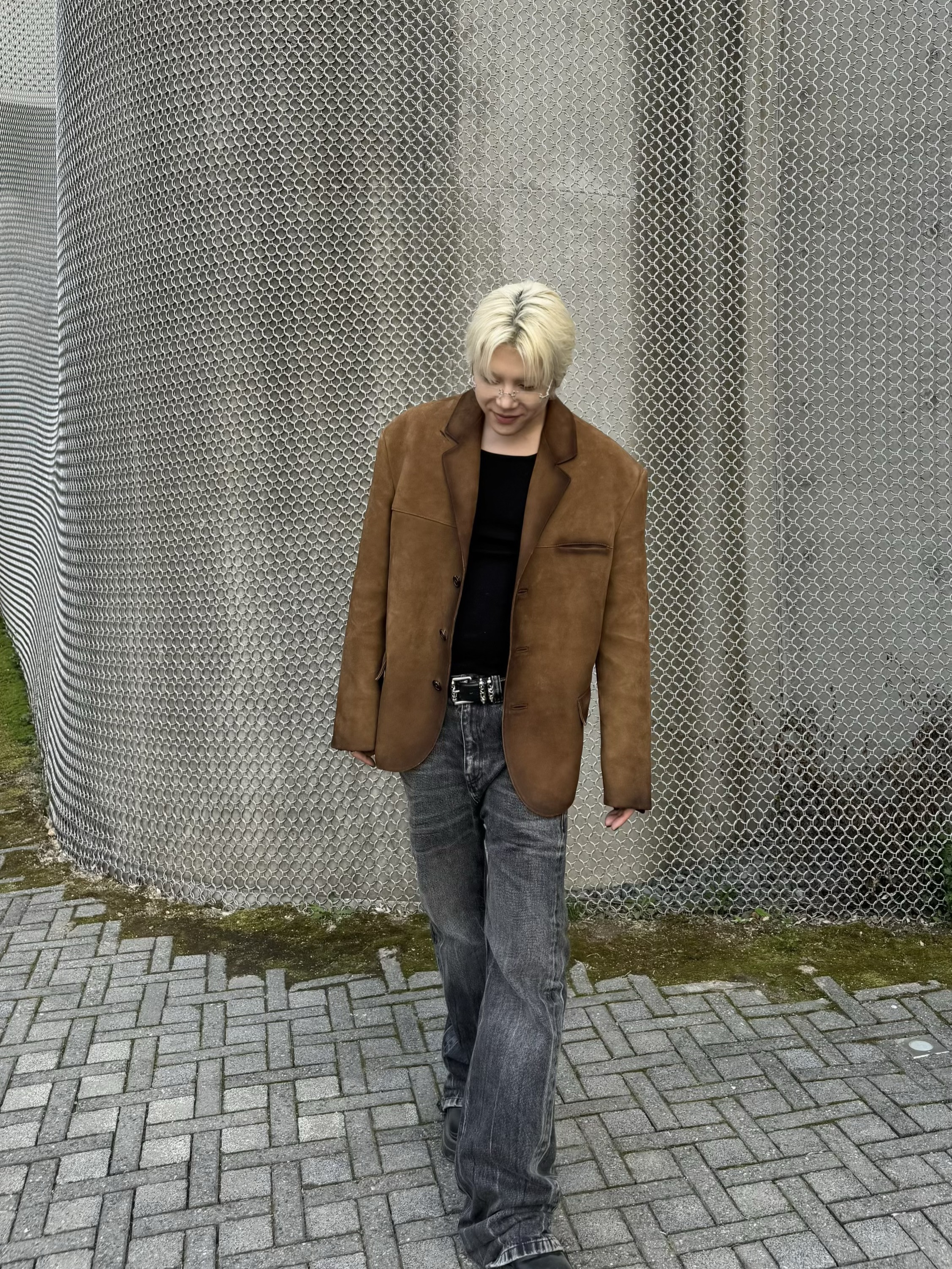 (W) Prada Suede Jacket Oak, Balenciaga Denim Flared Pants Black 착용 스타일 - 2