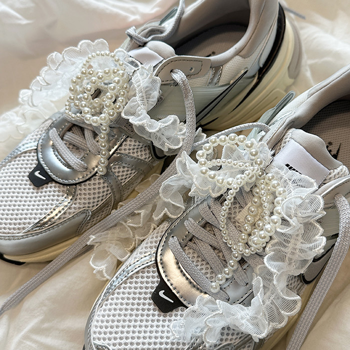 Nike V2K Run Summit White Metallic Silver 착용 스타일 - 4