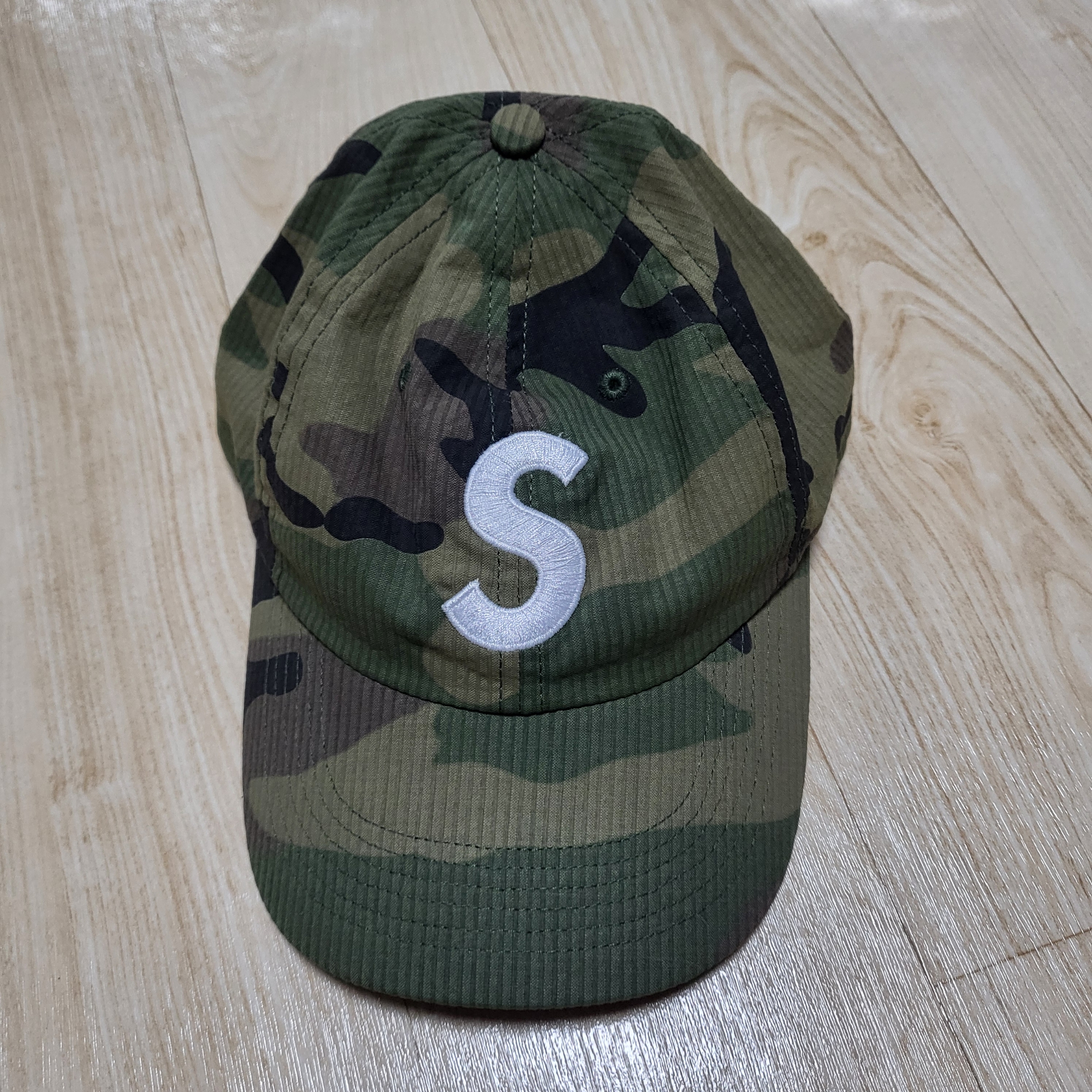 Supreme Seersucker S Logo 6-Panel Woodland Camo - 24SS 착용 스타일