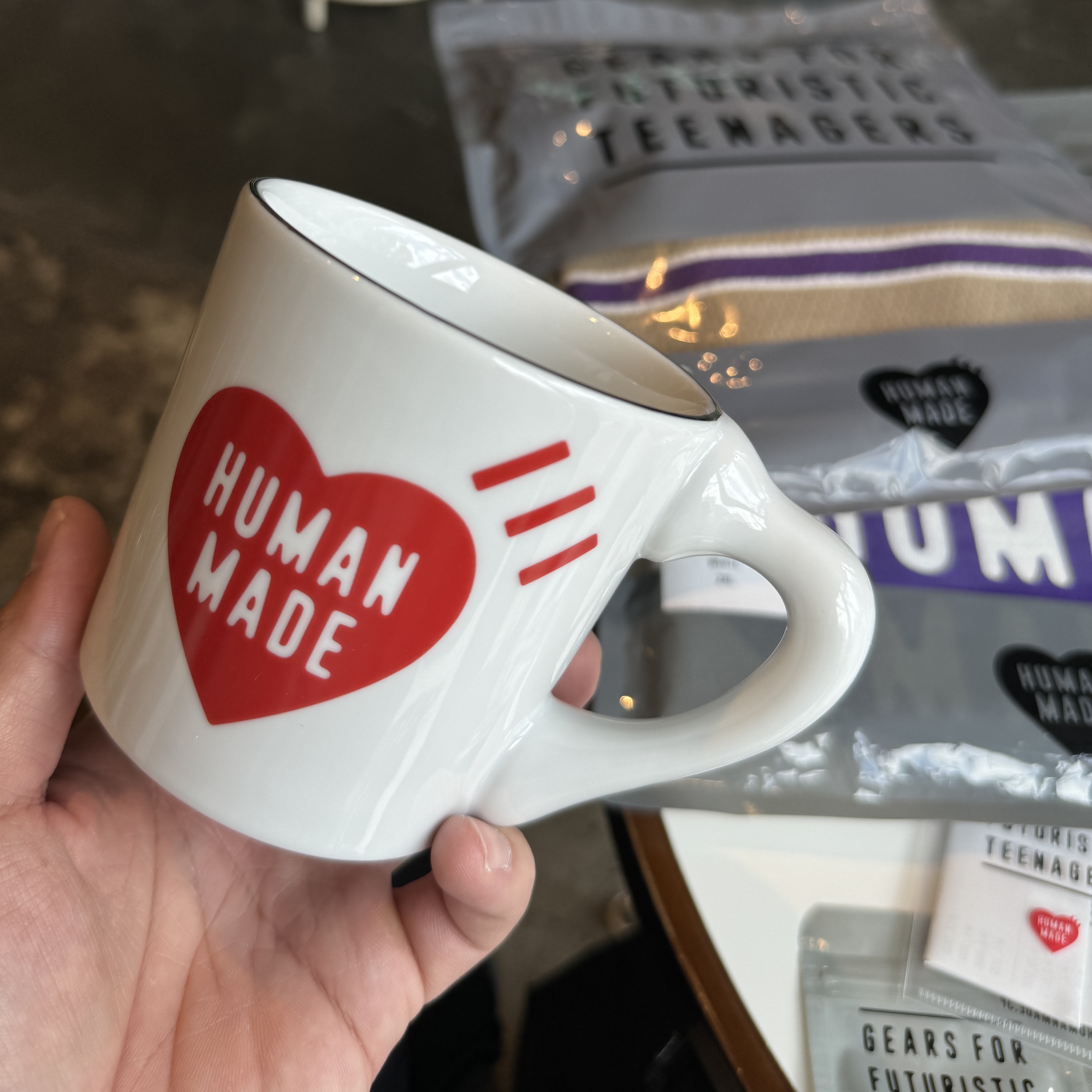 Human Made Heart T-Shirt White - Fukuoka Store Exclusive, Human Made Striped Mesh T-Shirt Beige 착용 스타일 - 2