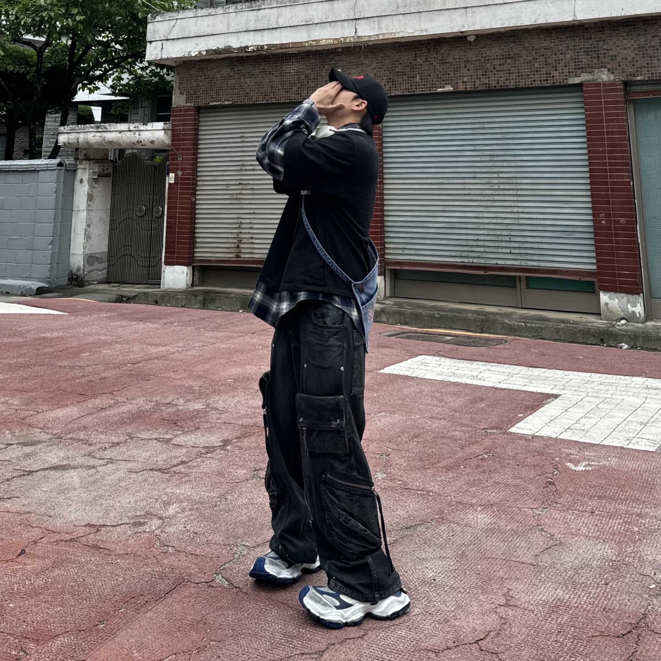 Balenciaga Cargo Sneakers Grey White Blue, Sony WH-1000XM5 Silver (Sony Korea Ver.) 착용 스타일 - 2