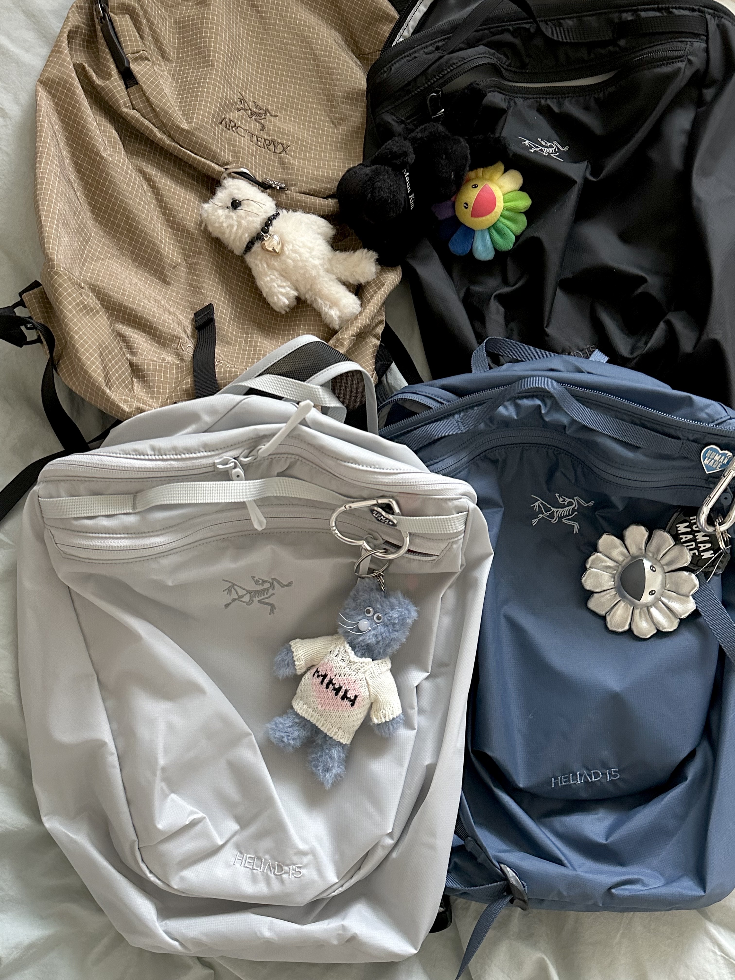 Arc'teryx Heliad 15 Backpack Solitude, Monamhee Love Flexy Keyring Blue 착용 스타일