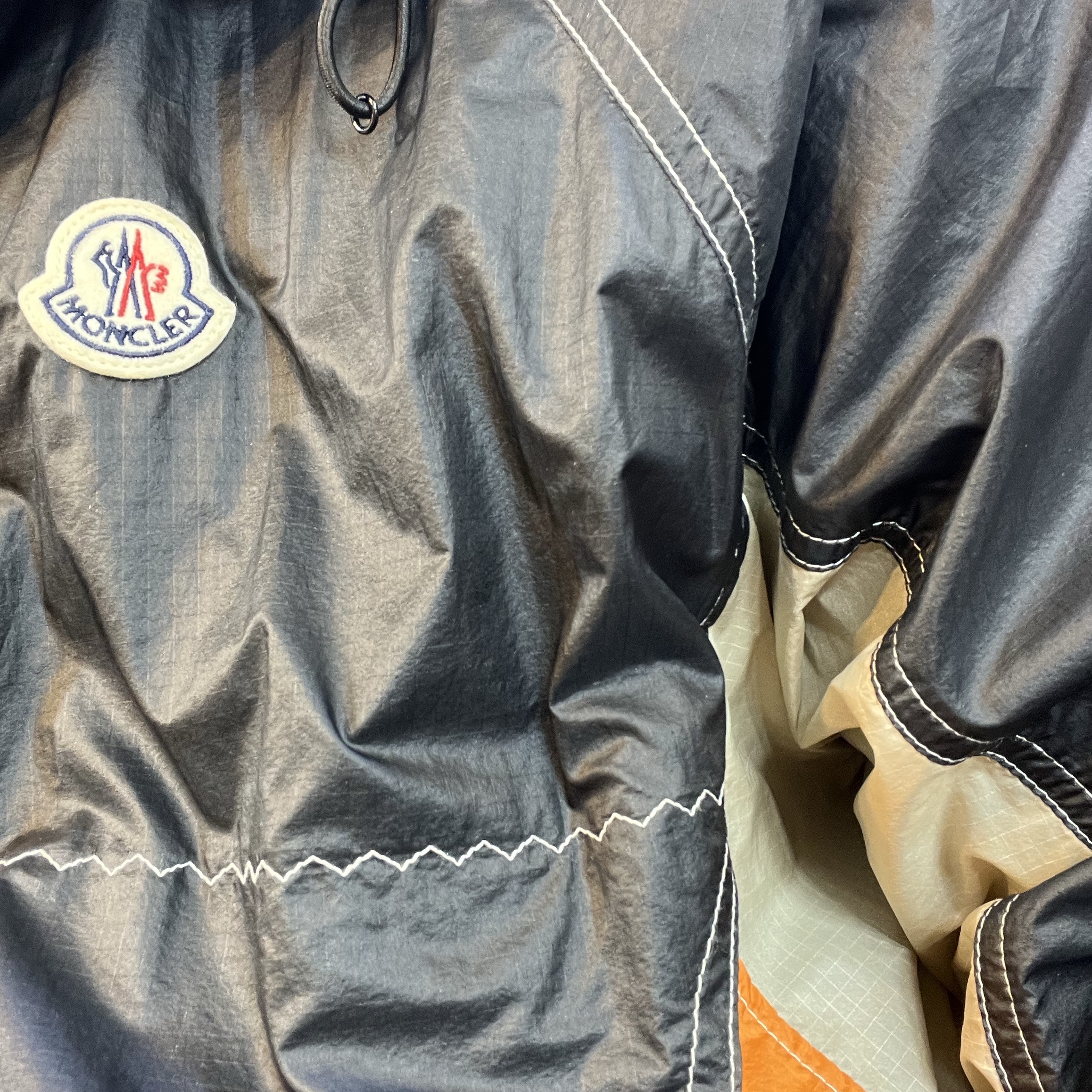 Moncler Dronne Windbreaker Black - 23SS 착용 스타일