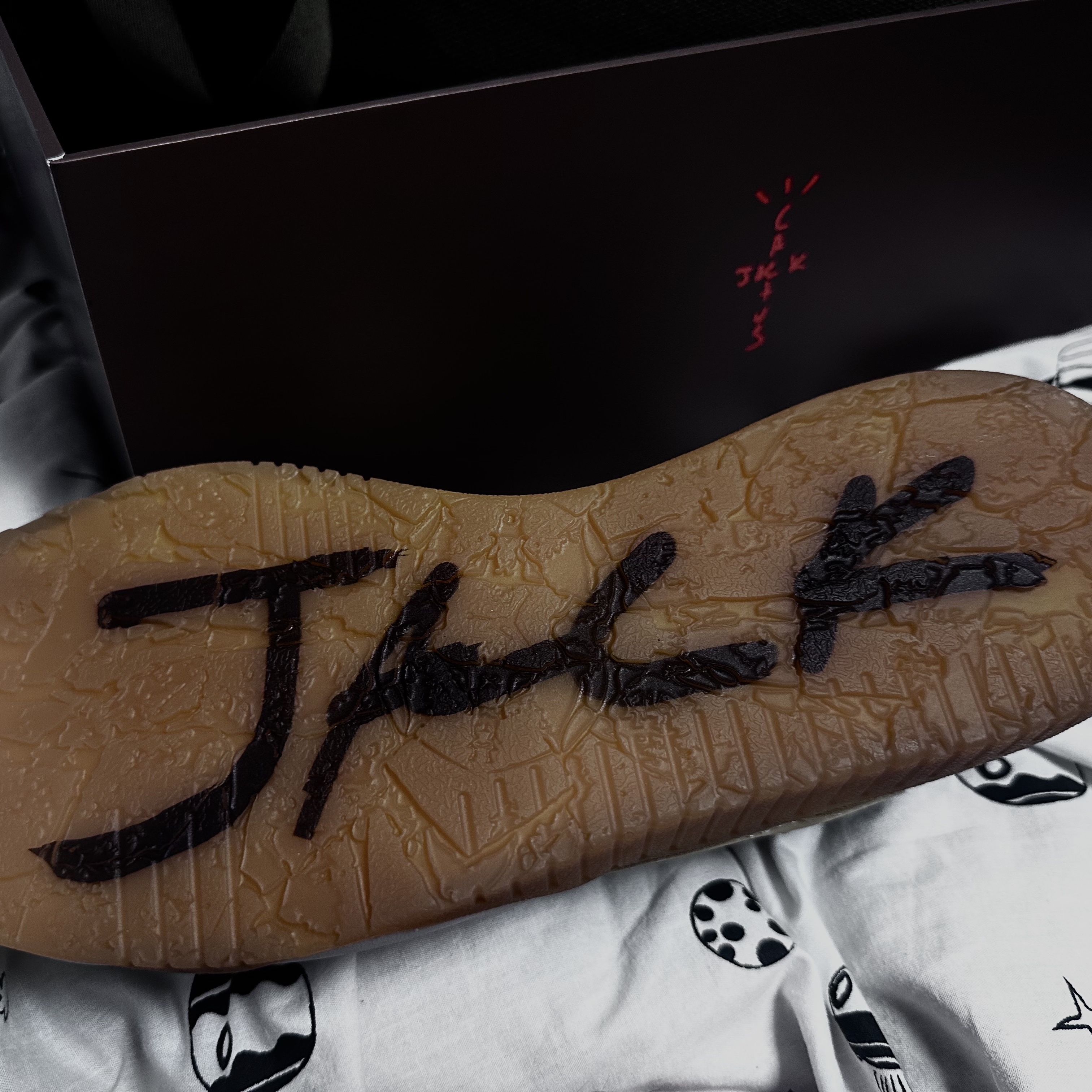 Jordan x Travis Scott Jumpman Jack TR Sail and Dark Mocha 착용 스타일 - 2
