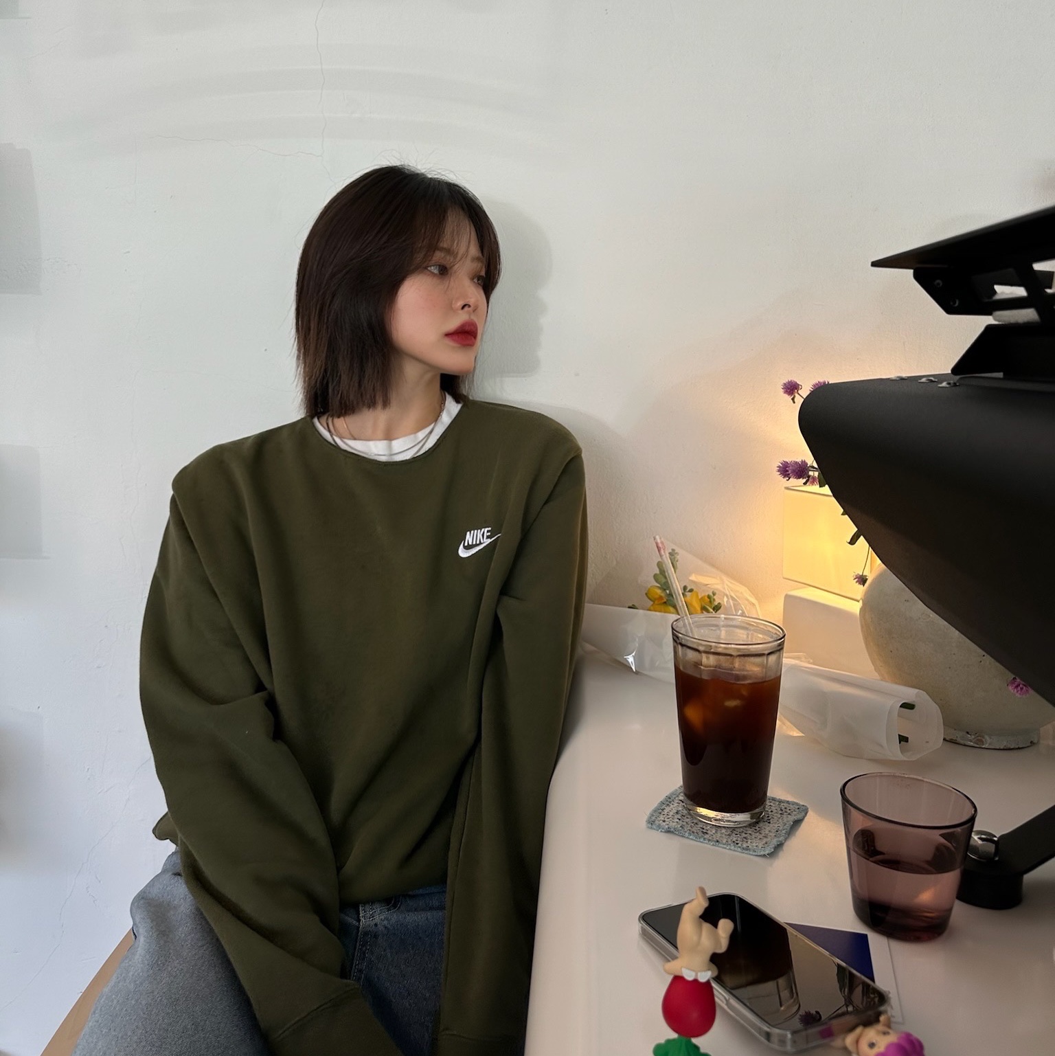 Nike NSW Club Fleece Crew Sweatshirt Black - Asia, Lemaire Large Croissant Bag Coated Linen Canvas Black 착용 스타일 - 1