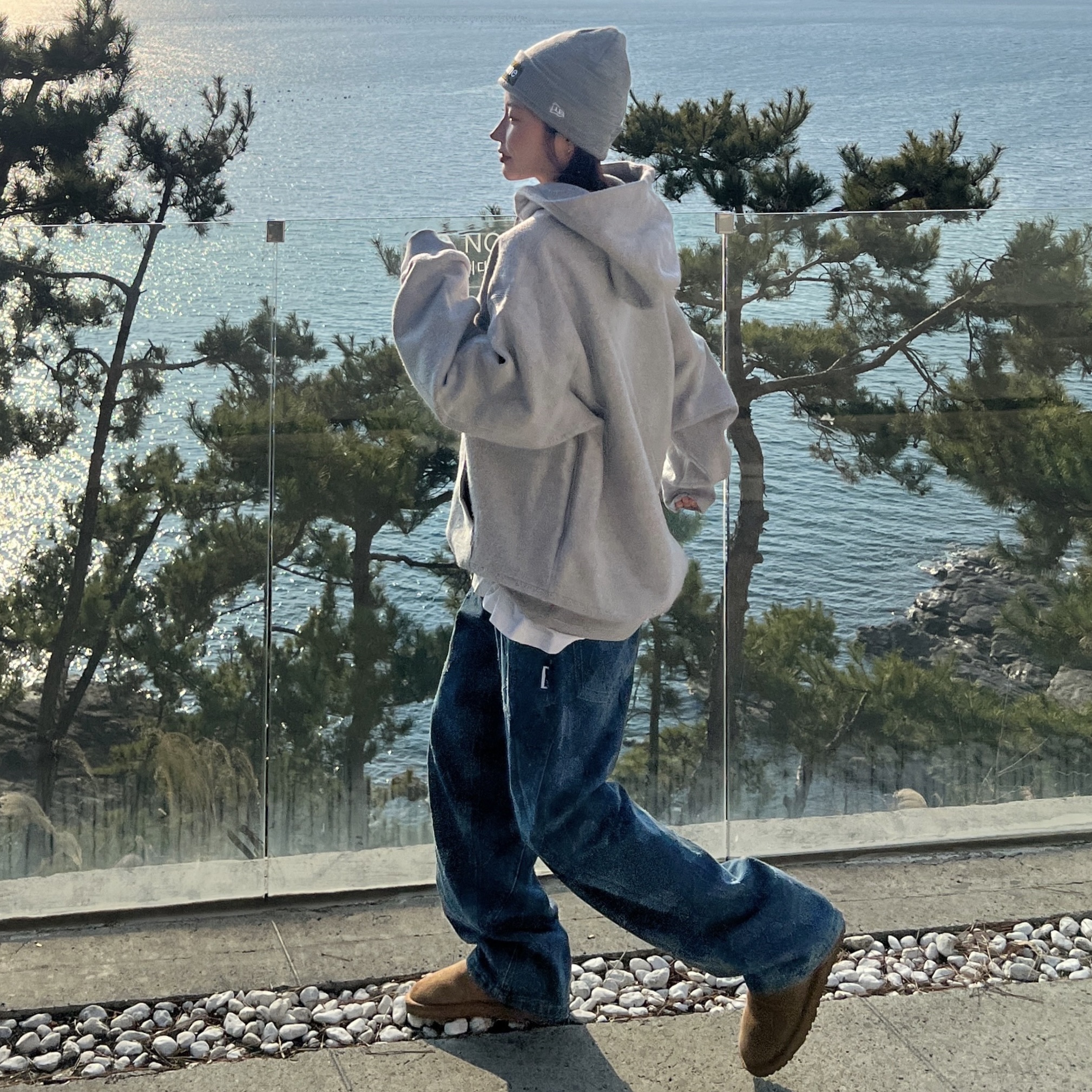 Supreme Inside Out Box Logo Hooded Sweatshirt Heather Grey - 23SS, Supreme New Era Box Logo Beanie Heather Grey - 23FW 착용 스타일 - 1