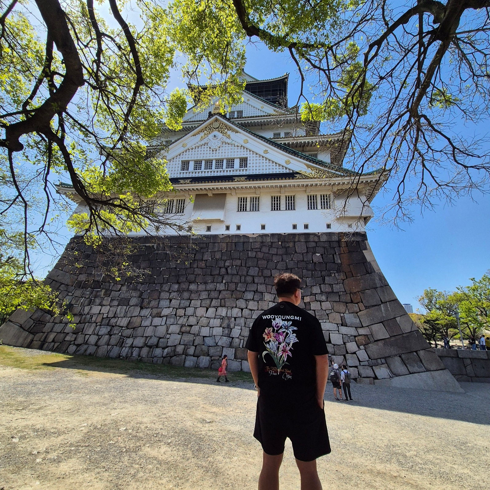 Wooyoungmi Flower Back Logo T-Shirt Black - 24SS, Nike x Sacai VaporWaffle Sesame and Blue Void 착용 스타일