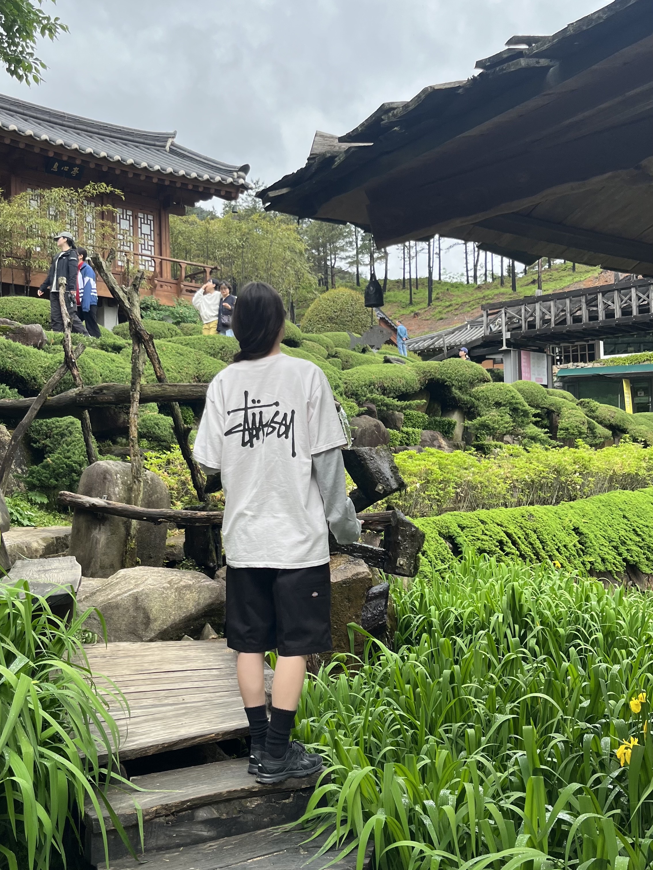 Stussy Basic Stussy Pigment Dyed T-Shirt Blush 2023, Asics Jog 100 2 Black 착용 스타일 - 1