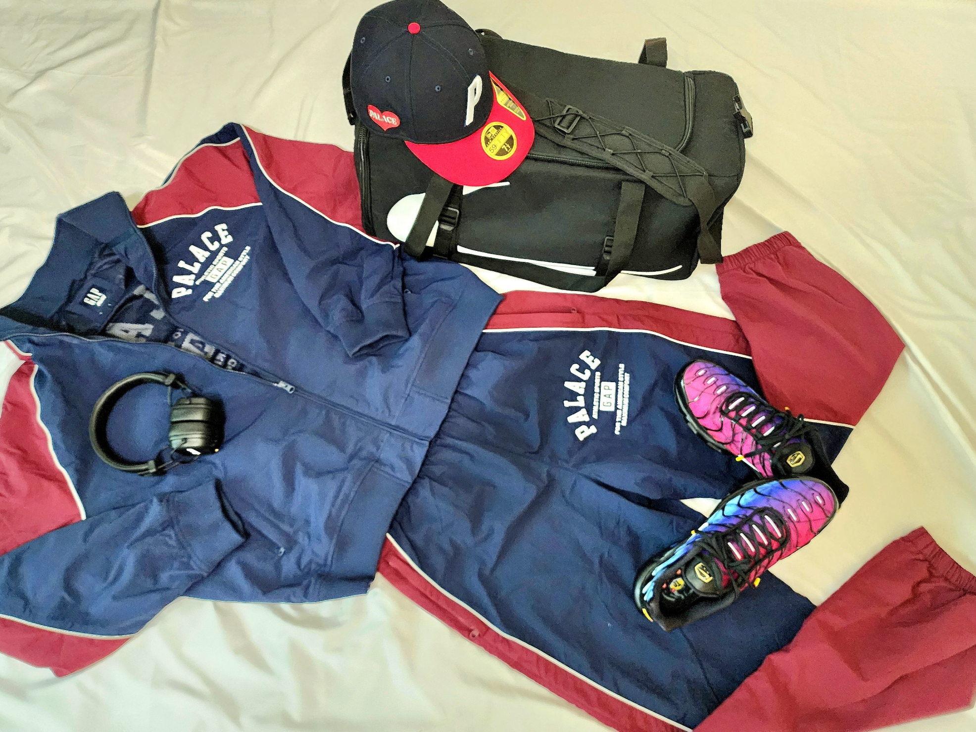 Nike Air Max Plus 25th Anniversary Black Varsity Red, Palace x Gap Nylon Track Top Navy Red - 24SS 착용 스타일 - 2