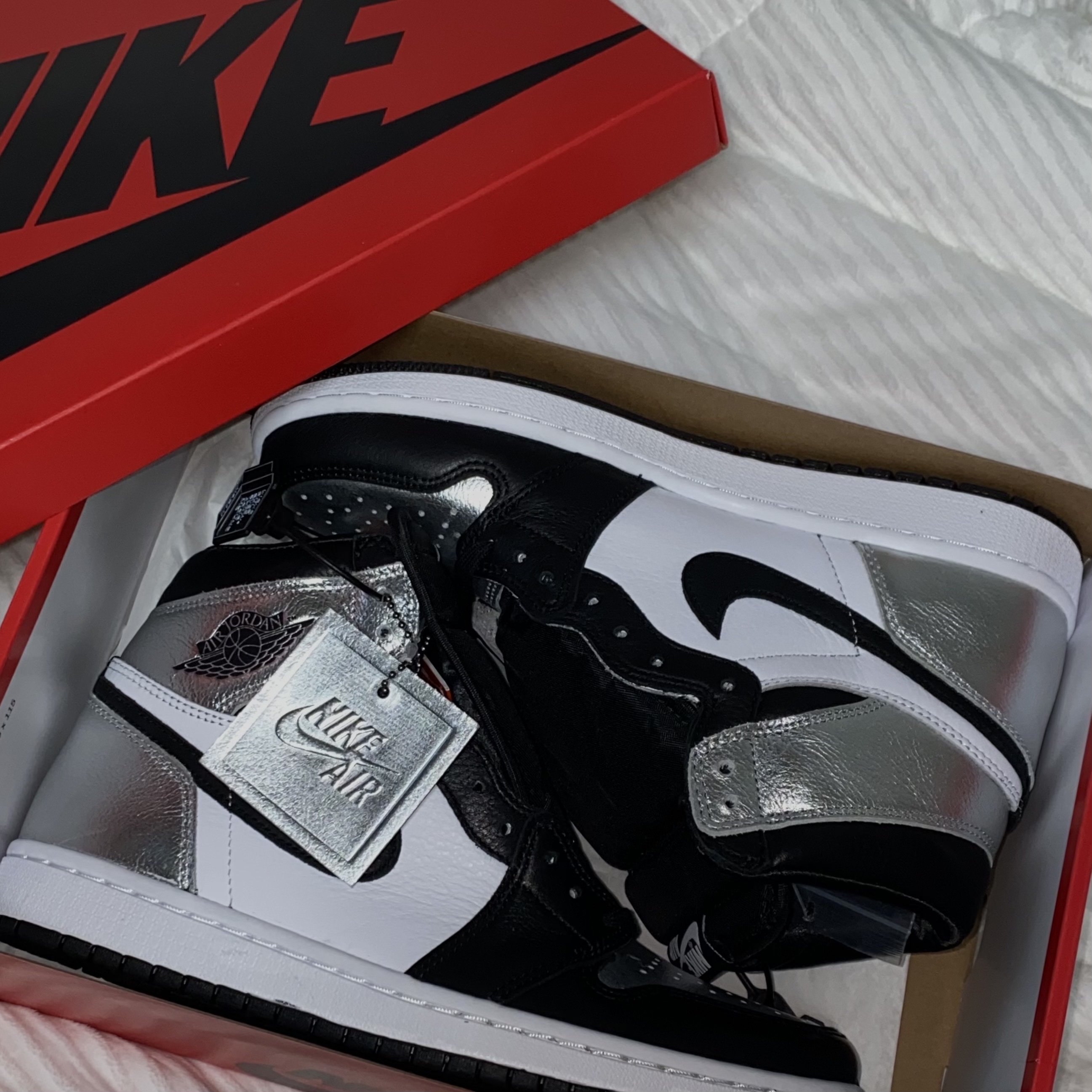 (W) Jordan 1 Retro High OG Silver Toe 착용 스타일