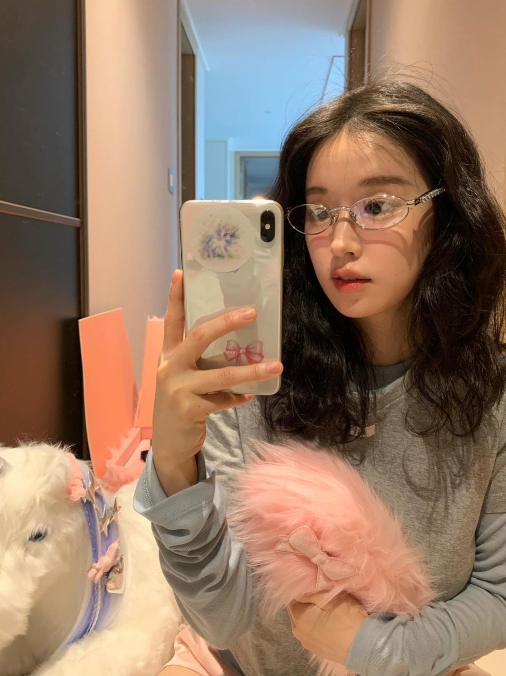 Gentle Monster x Jennie Jentle Salon Barrette 02 Silver Metal Clear 착용 스타일 - 2