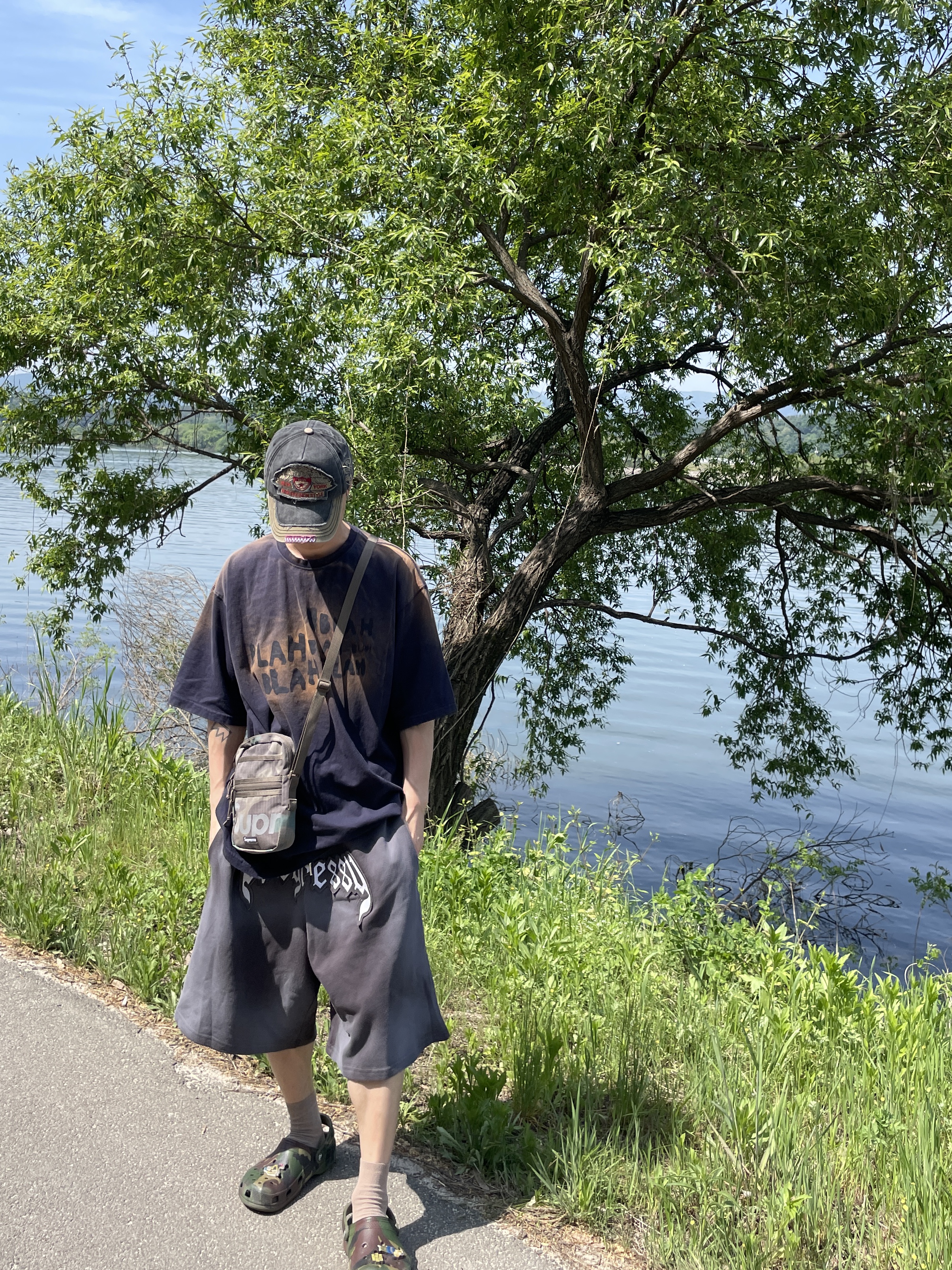 Supreme Shoulder Bag Woodland Camo - 24SS, Crocs x Palace Classic Clog Woodland Camo 착용 스타일
