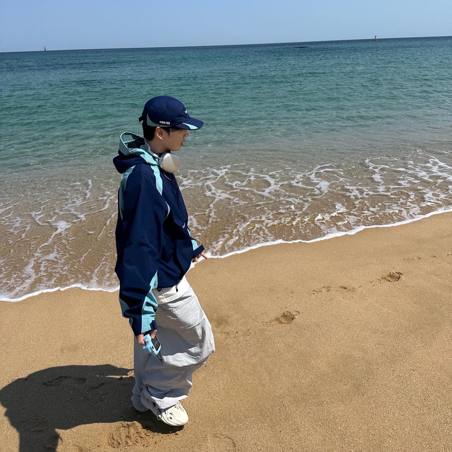 Supreme Gore-Tex Paclite Camp Cap Navy - 22SS, Supreme Gore-Tex Paclite Jacket Navy - 22SS 착용 스타일 - 1