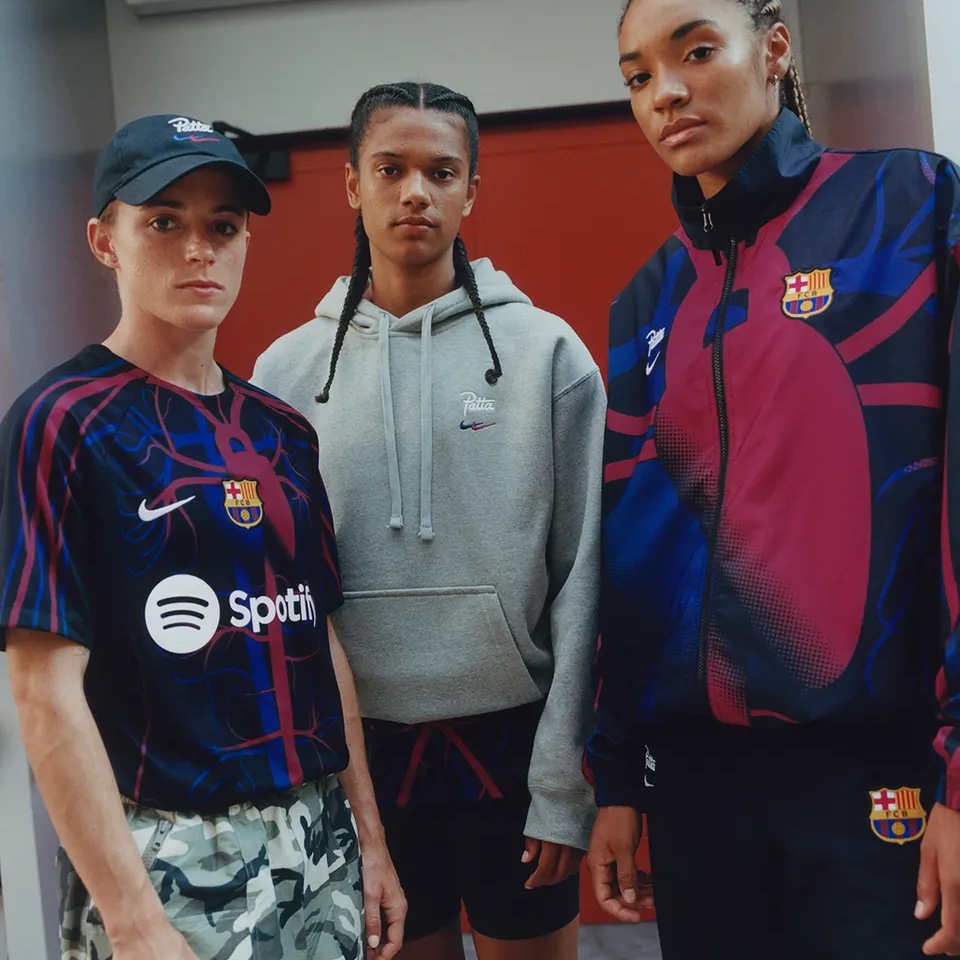 Nike x Patta x FC Barcelona Air Max Plus Culers del Món, Nike x Patta x FC Barcelona Academy Pro Dri-Fit Short Sleeve Soccer Top Culers del Món (FD2372-011) 착용 스타일 - 3