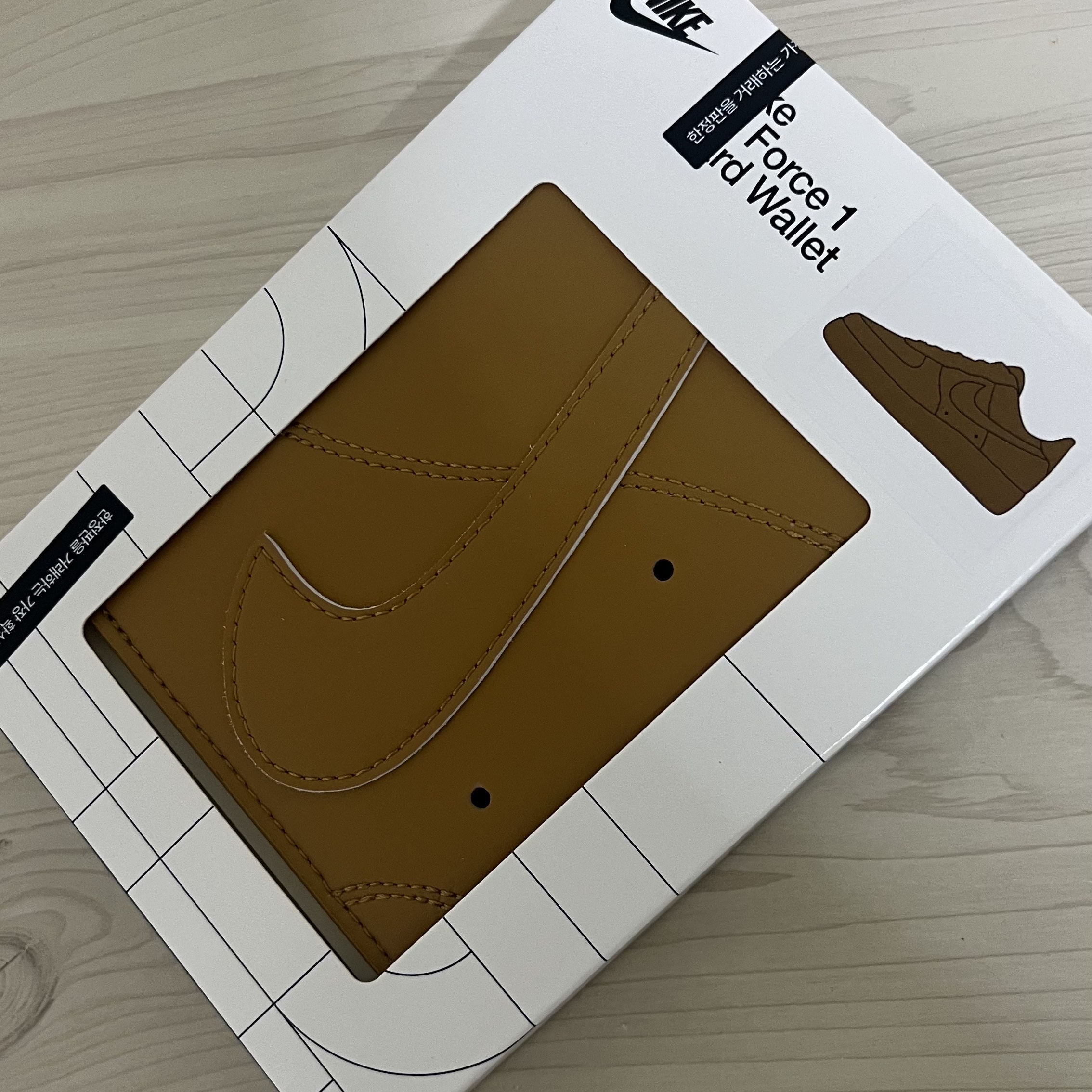 Nike Icon Air Force 1 Card Wallet Brown 착용 스타일 - 2