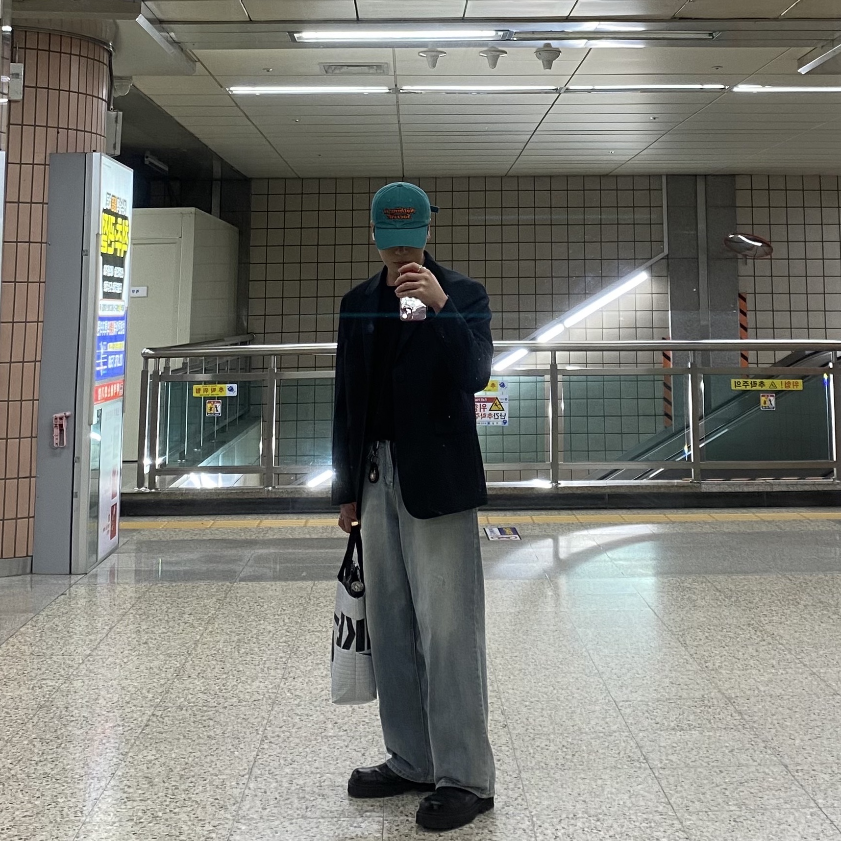 Apple AirPods Pro 2nd Gen (Korean Ver.), Casio G-Shock x thisisneverthat DW-5600TINT23-7DF Skeleton 착용 스타일 - 1