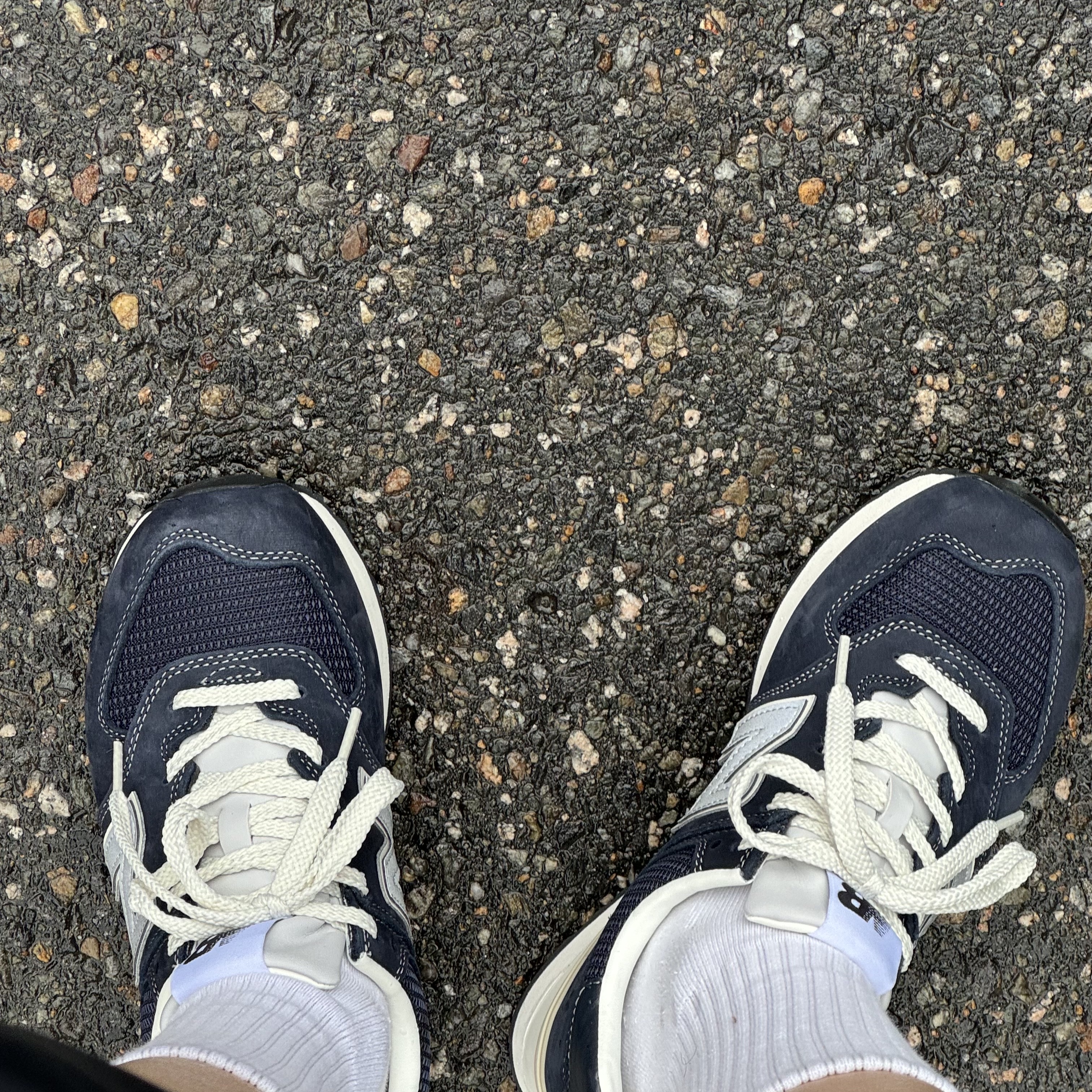 New Balance x Pottery 574 Premium Hard Navy 착용 스타일