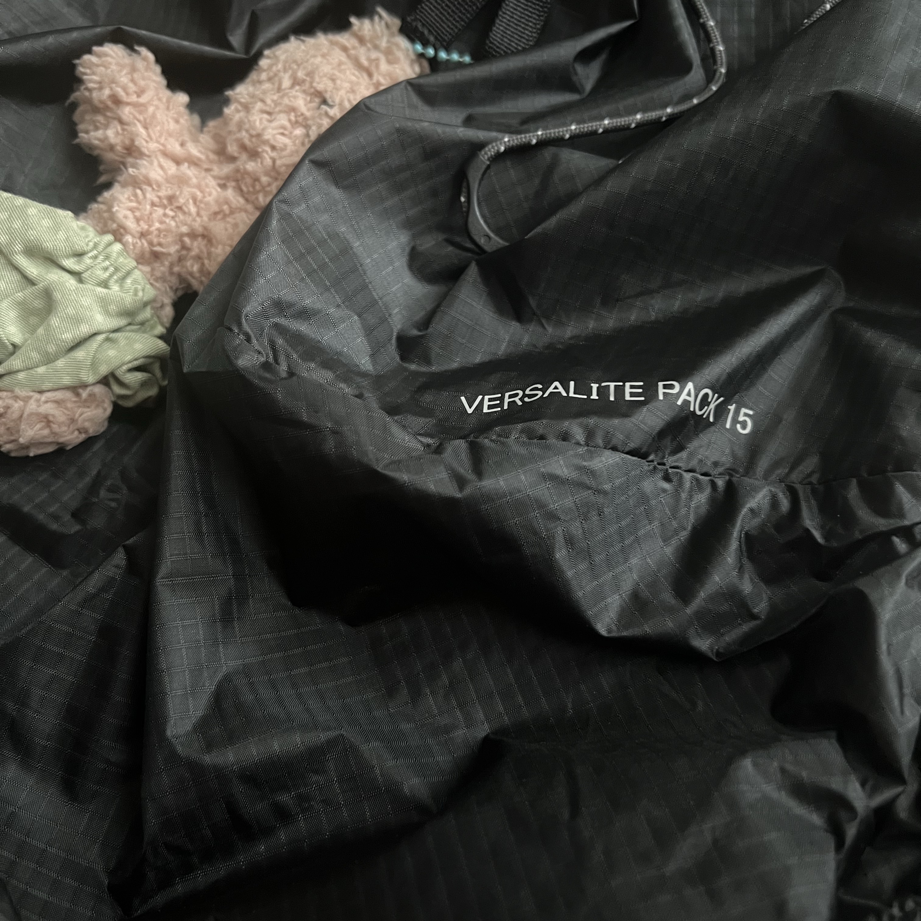 Montbell Versalite Pack 15 Backpack Gunmetal 착용 스타일 - 2