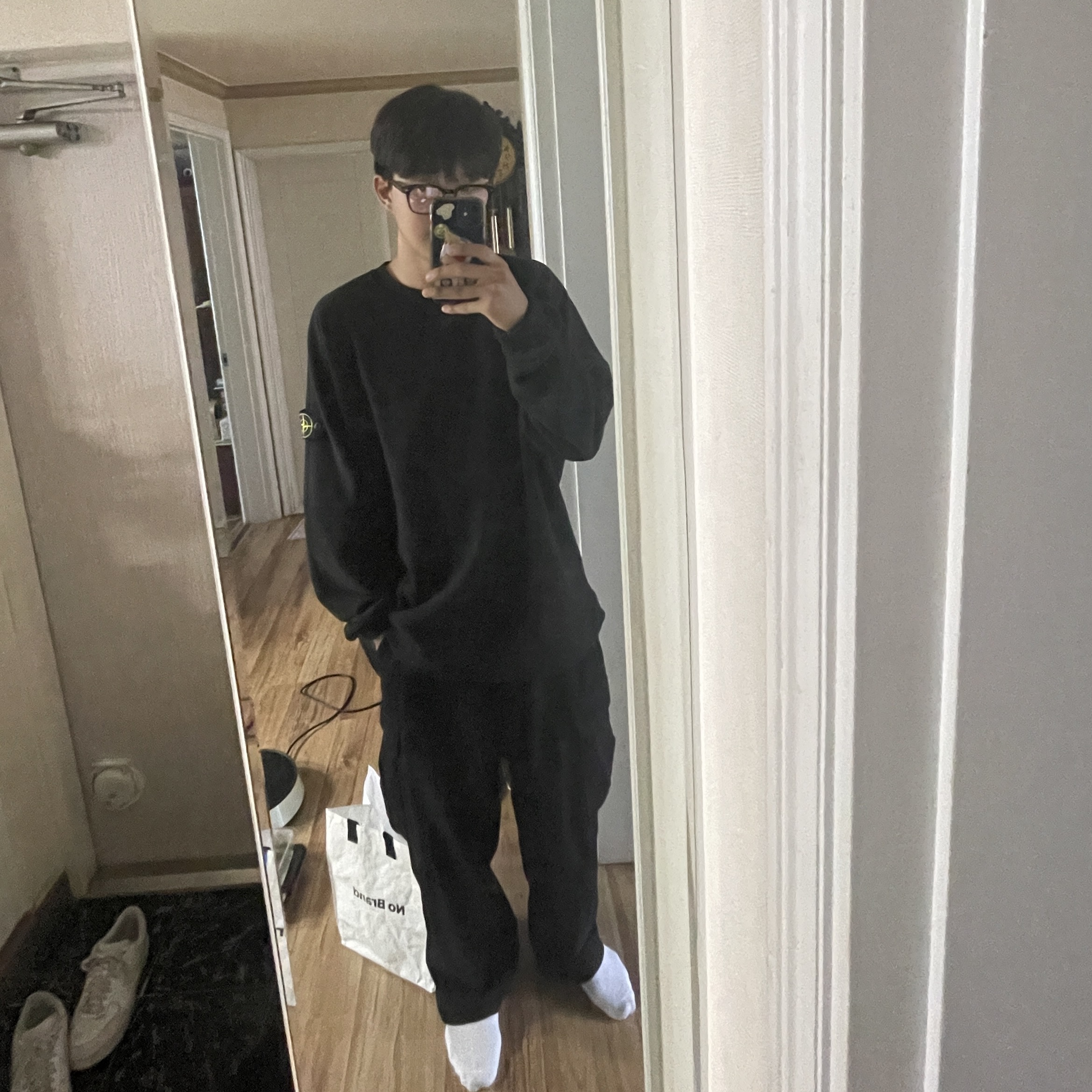 Gentle Monster Kubo 01 Black, Stone Island 62020 Brushed Cotton Fleece Garment Dyed Sweatshirt Black - 22FW 착용 스타일