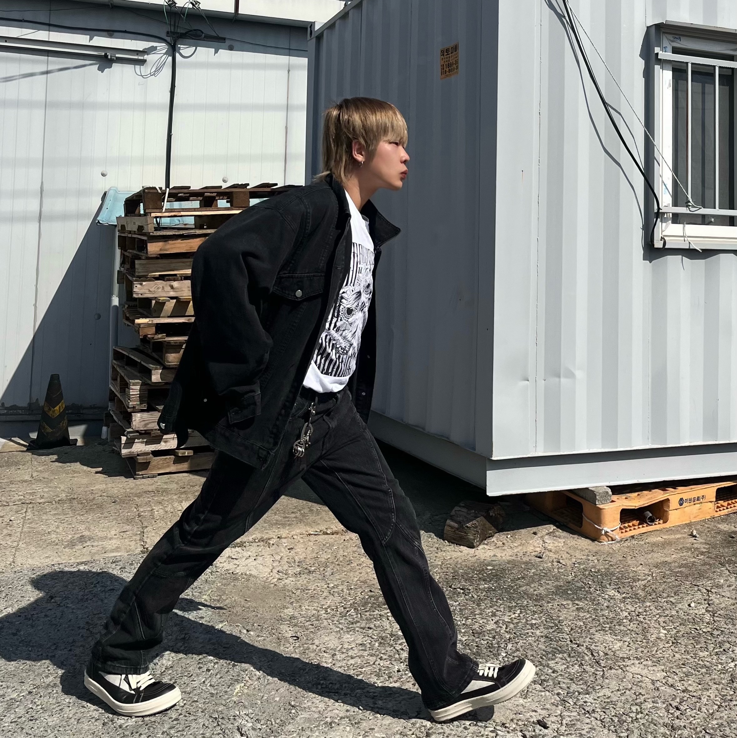 Rick Owens Lido Vintage Sneakers Black Milk 착용 스타일 - 2