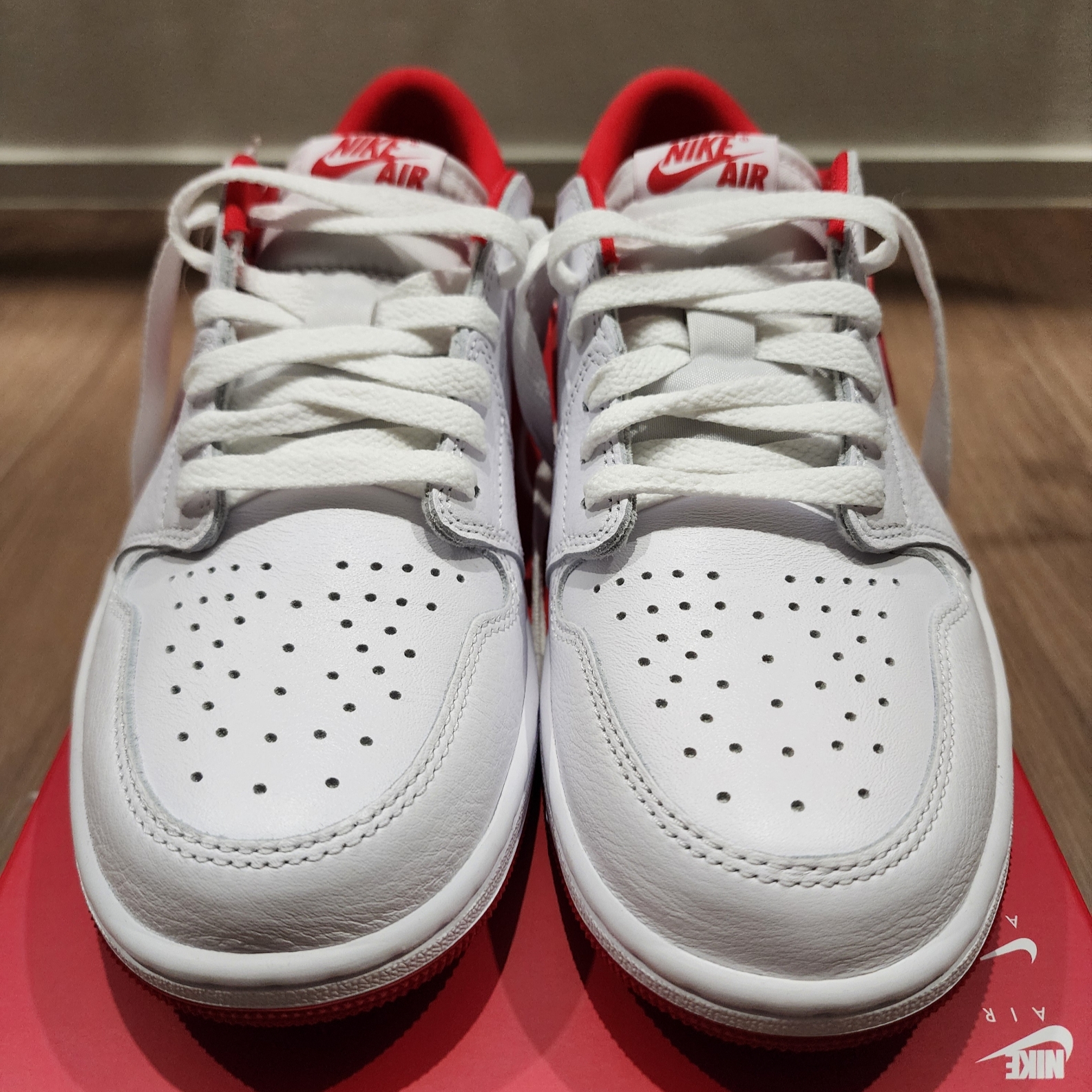 Jordan 1 Retro Low OG University Red 착용 스타일 - 1