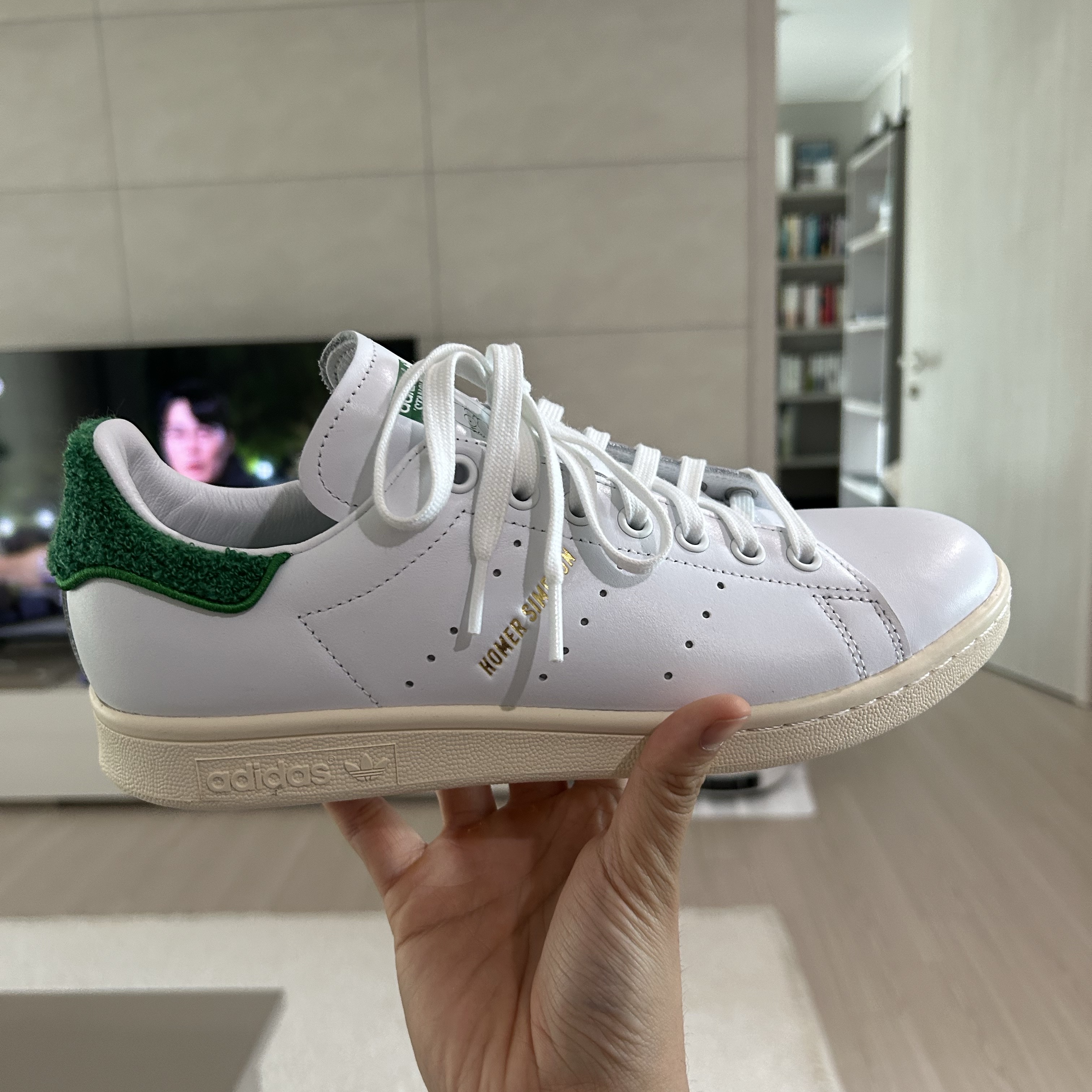 Adidas x The Simpsons Stan Smith Homer Simpson 착용 스타일