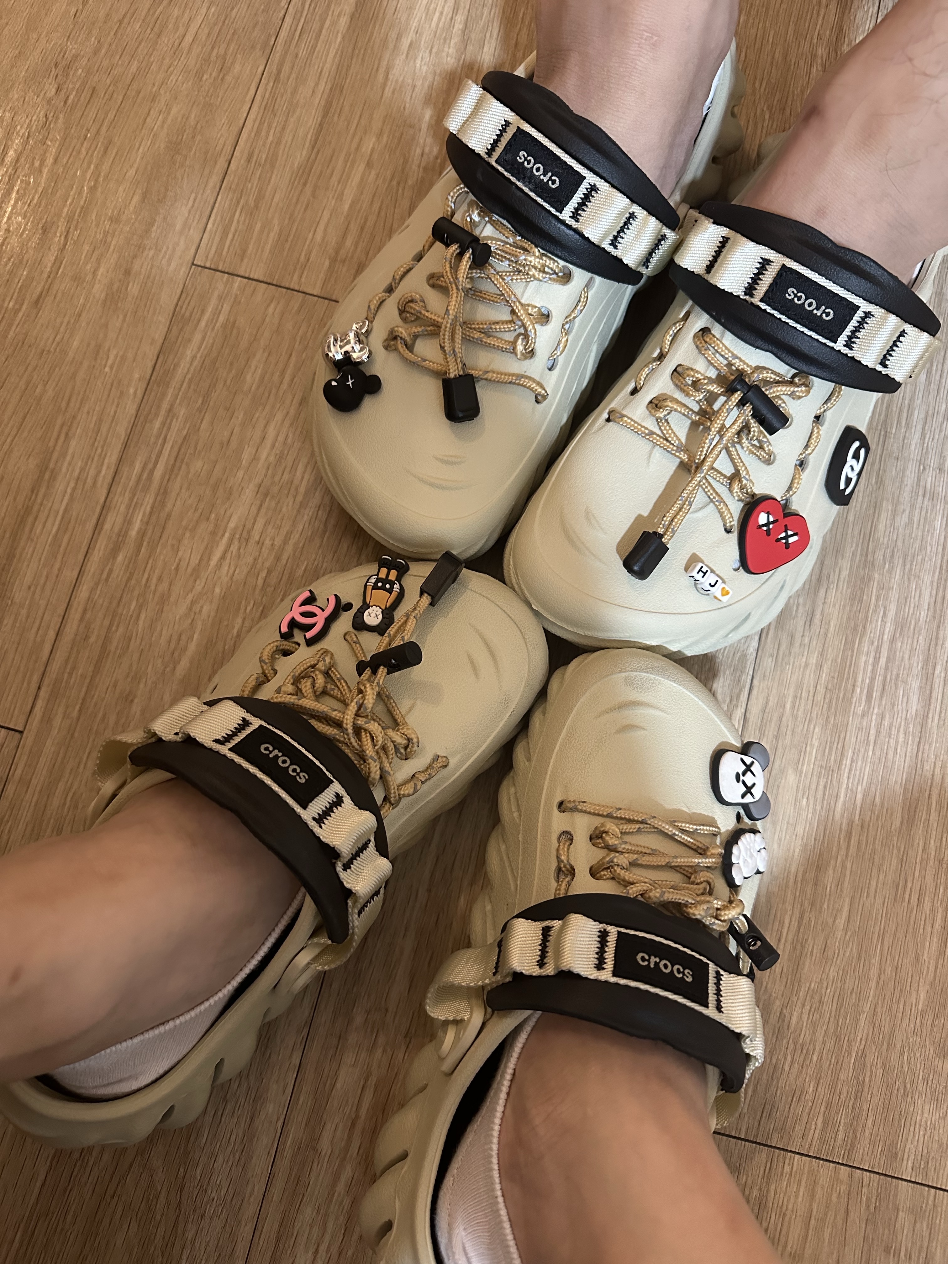 Crocs Echo Clog Bone Black 착용 스타일