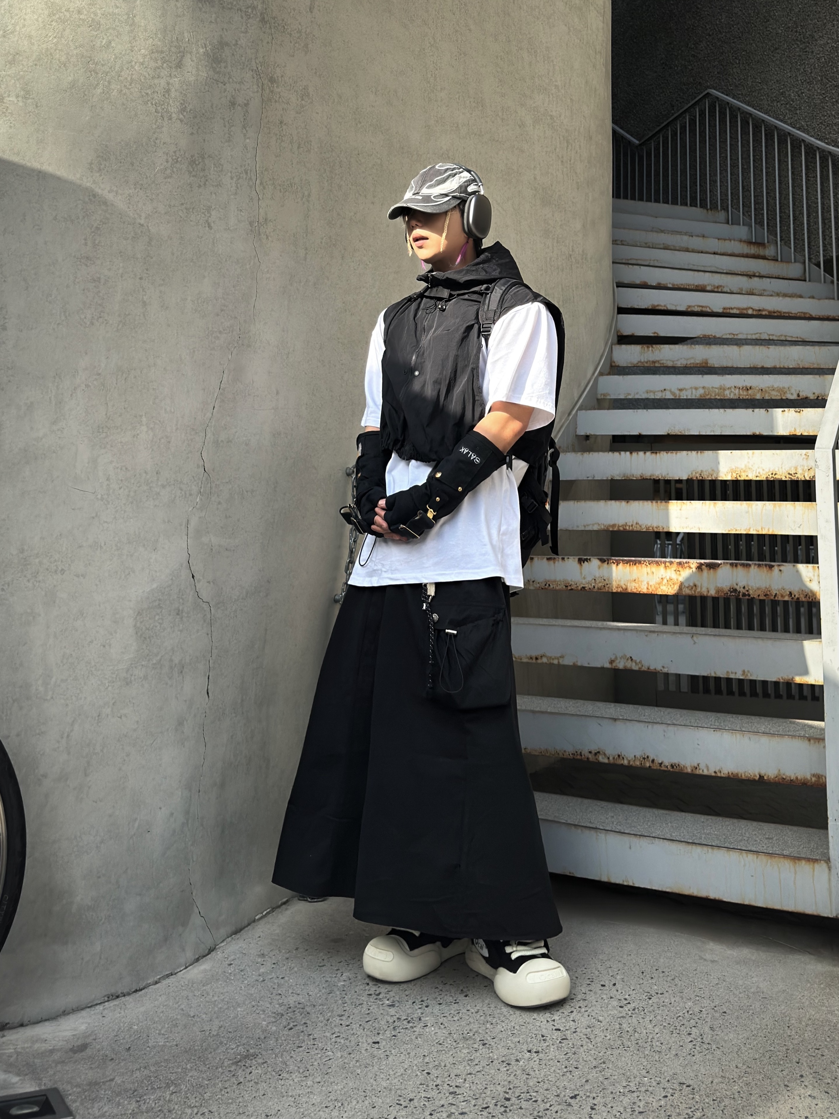 Apple AirPods Max Lightning Space Gray (Korean Ver.), Thug Club Chopper Cap Black 착용 스타일 - 5