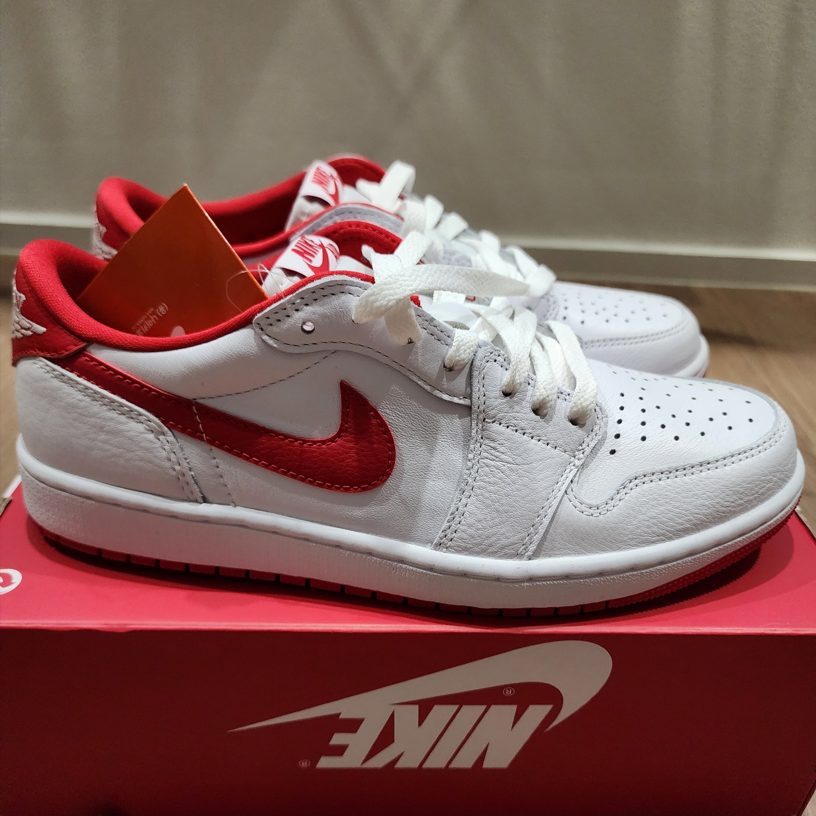 Jordan 1 Retro Low OG University Red 착용 스타일 - 2