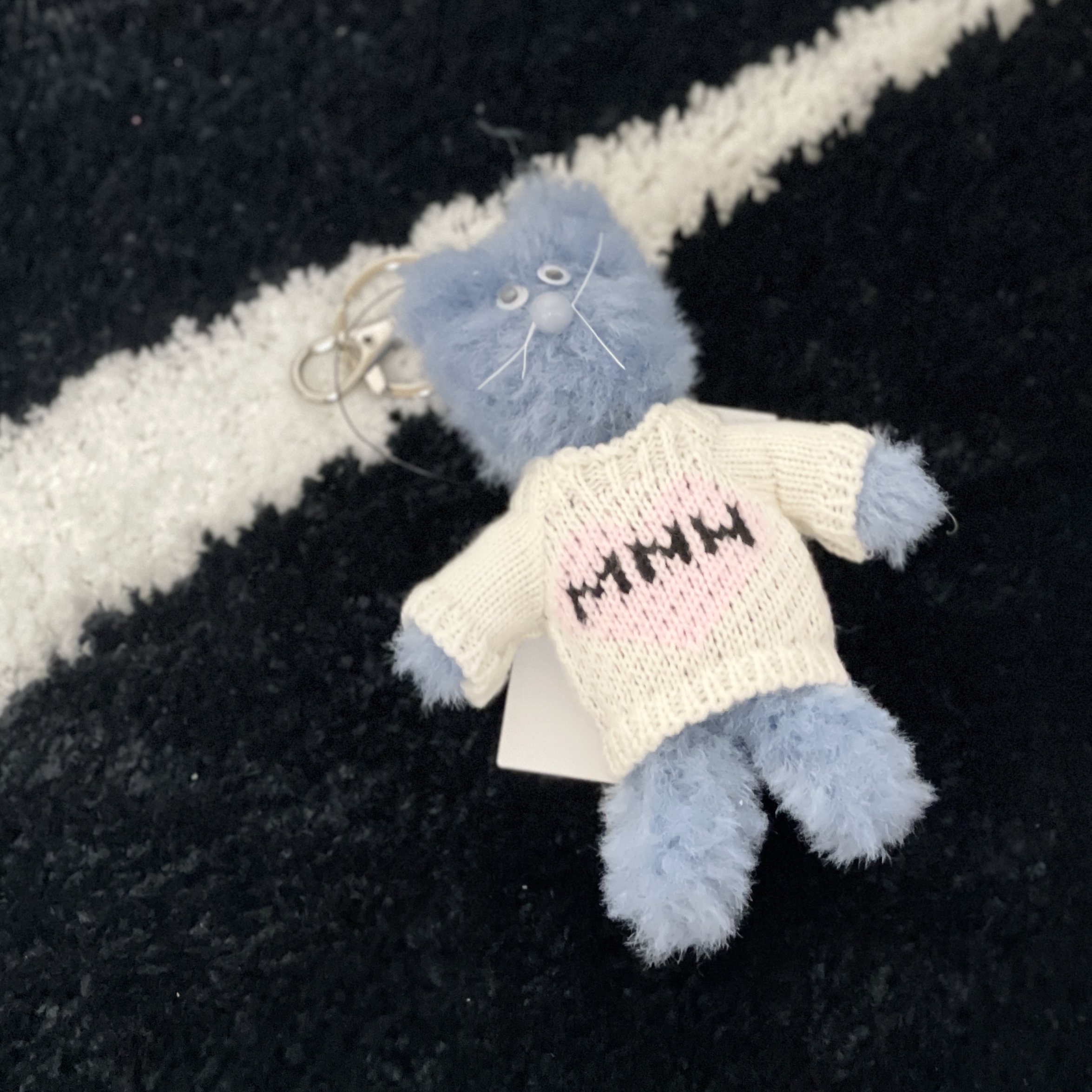 Monamhee Love Flexy Keyring Blue 착용 스타일