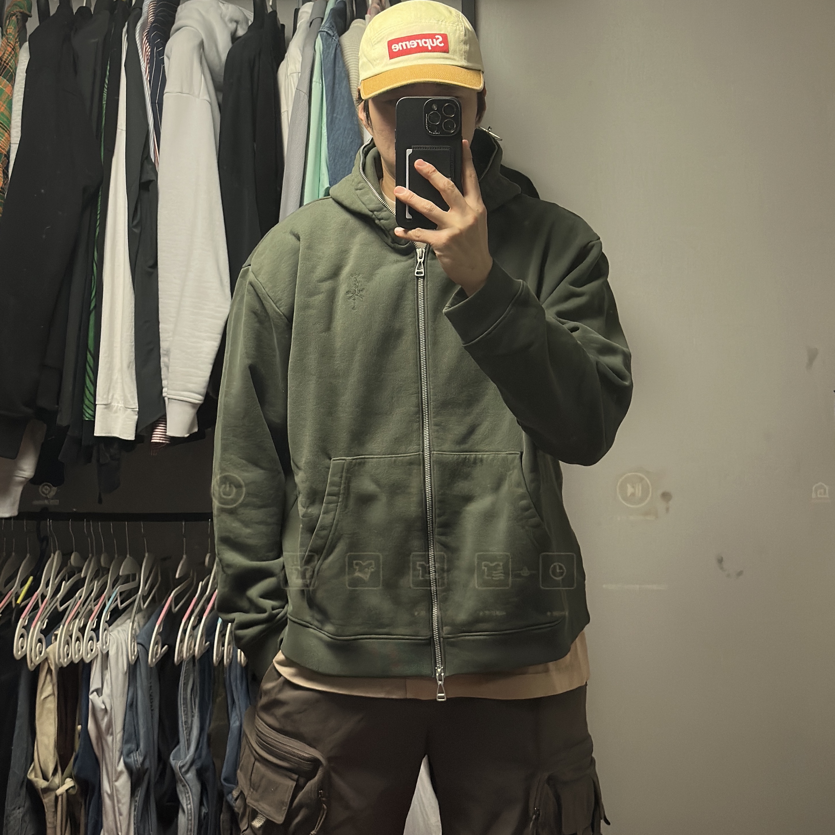 Jordan x Travis Scott Full-Zip Hoodie Black (DZ5500-010), Jordan x Travis Scott Full-Zip Hoodie Cargo Khaki (DZ5500-325) 착용 스타일 - 2