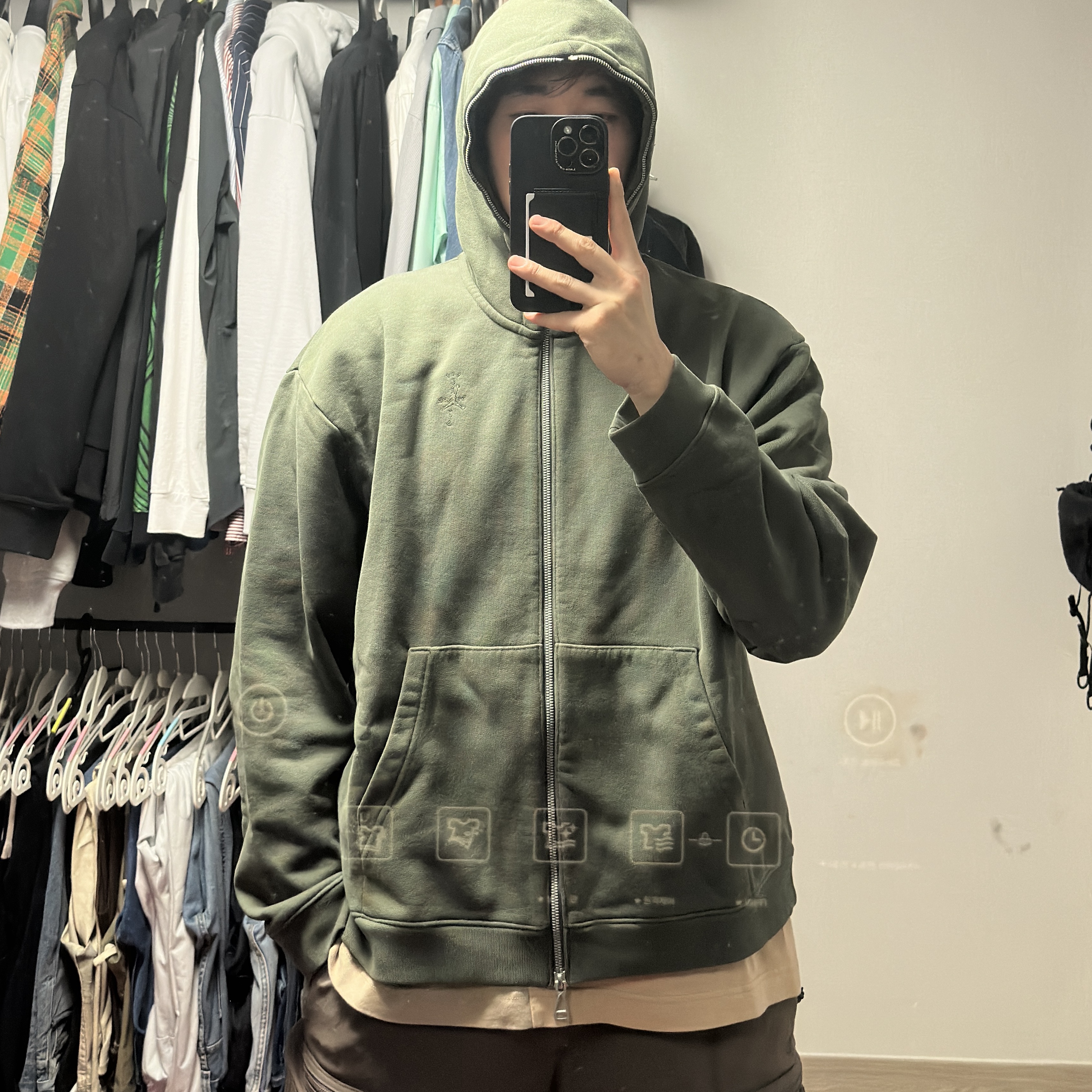Jordan x Travis Scott Full-Zip Hoodie Black (DZ5500-010), Jordan x Travis Scott Full-Zip Hoodie Cargo Khaki (DZ5500-325) 착용 스타일 - 4