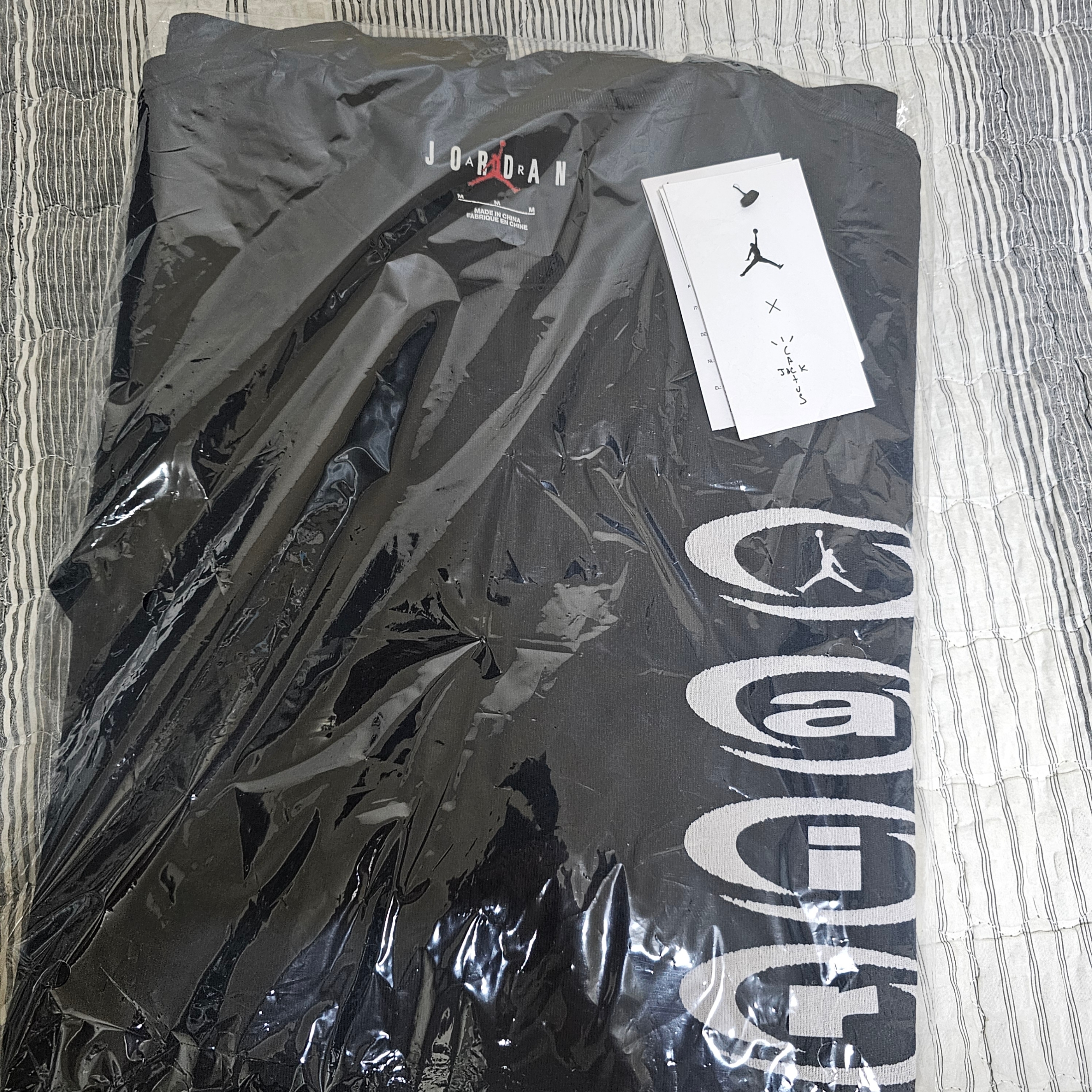 Jordan x Travis Scott T-Shirts Black (DZ5514-011) 착용 스타일
