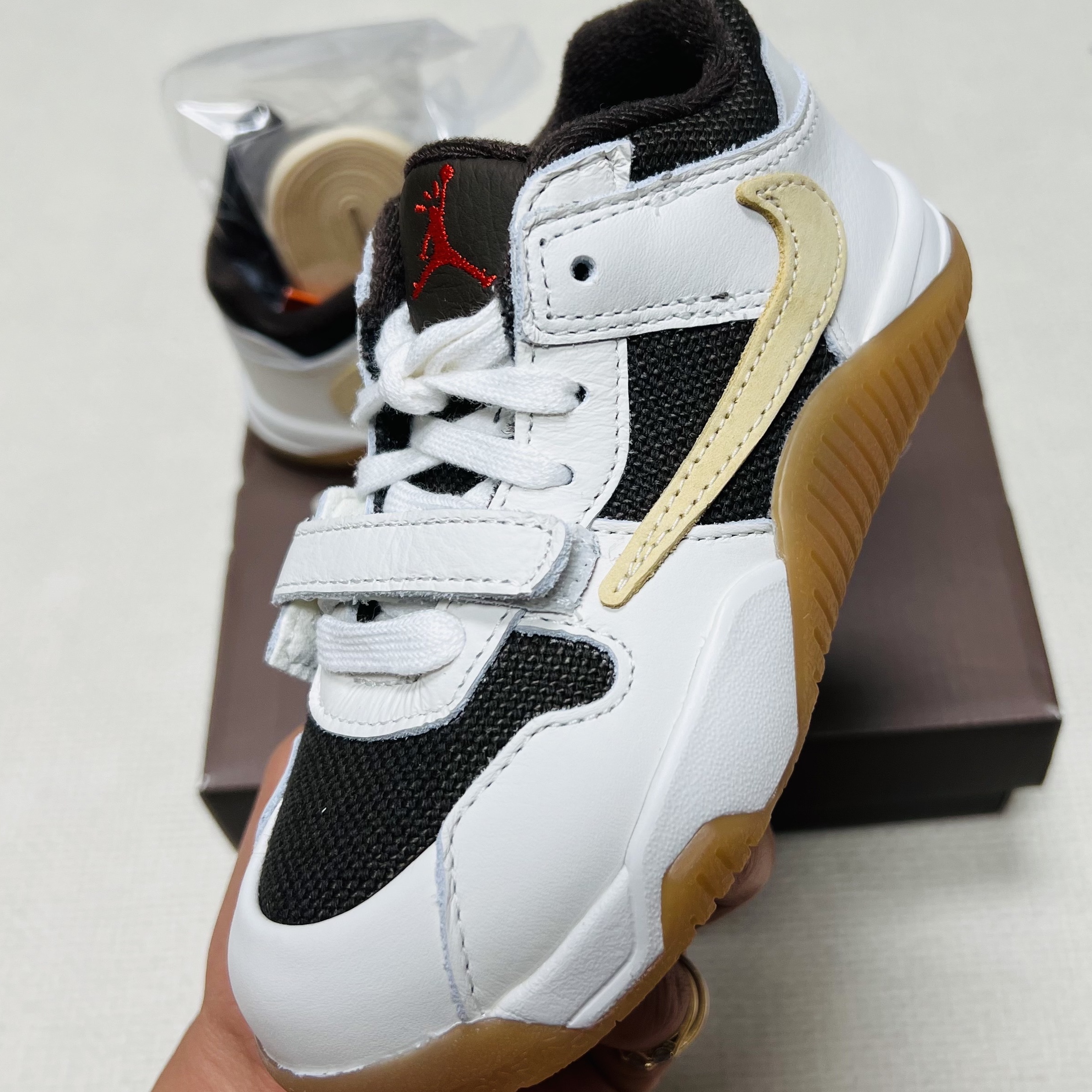 (TD) Jordan x Travis Scott Jumpman Jack TR Sail and Dark Mocha 착용 스타일 - 7
