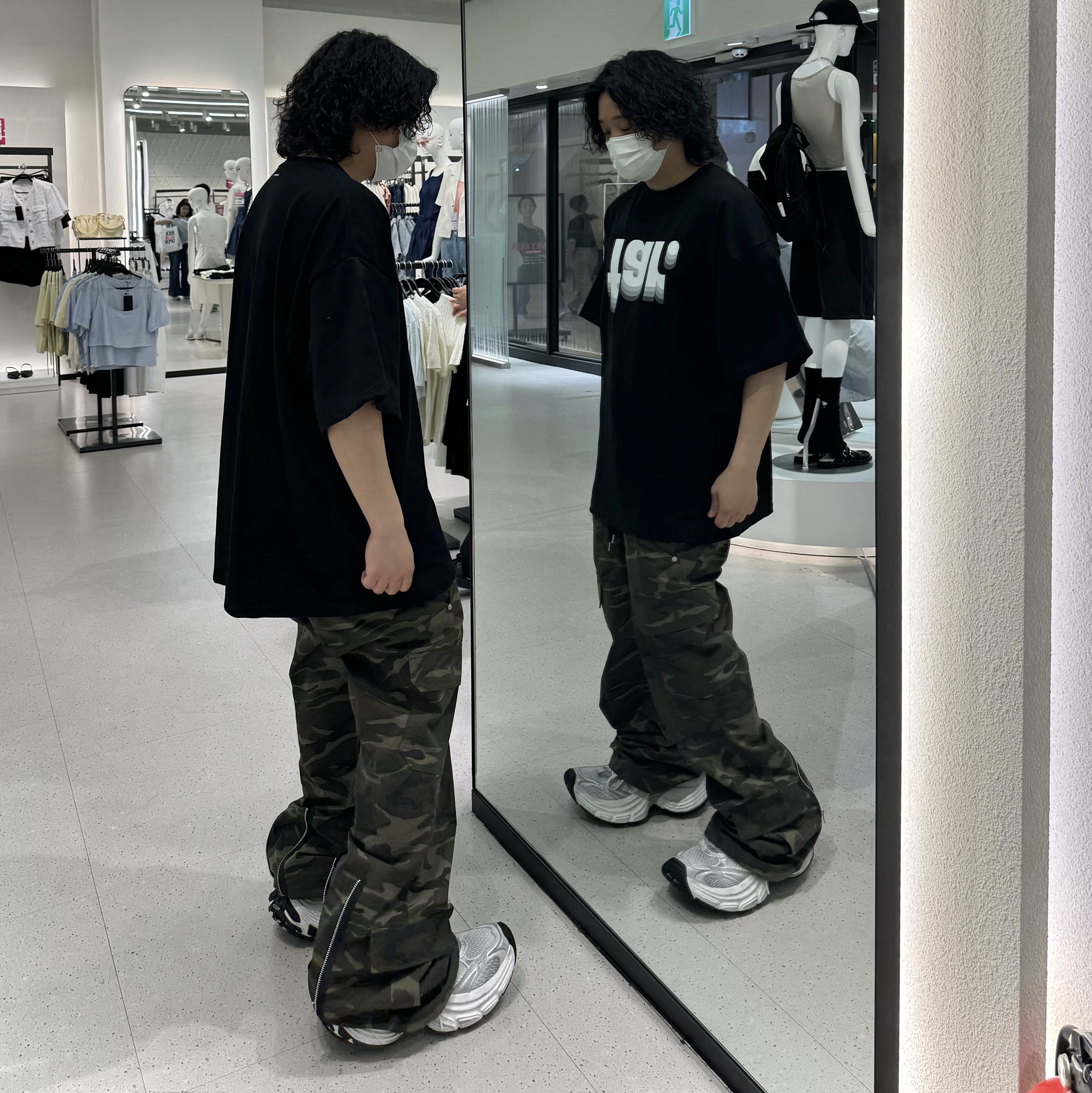 Balenciaga 10XL Sneakers White Grey Silver Black 착용 스타일 - 6