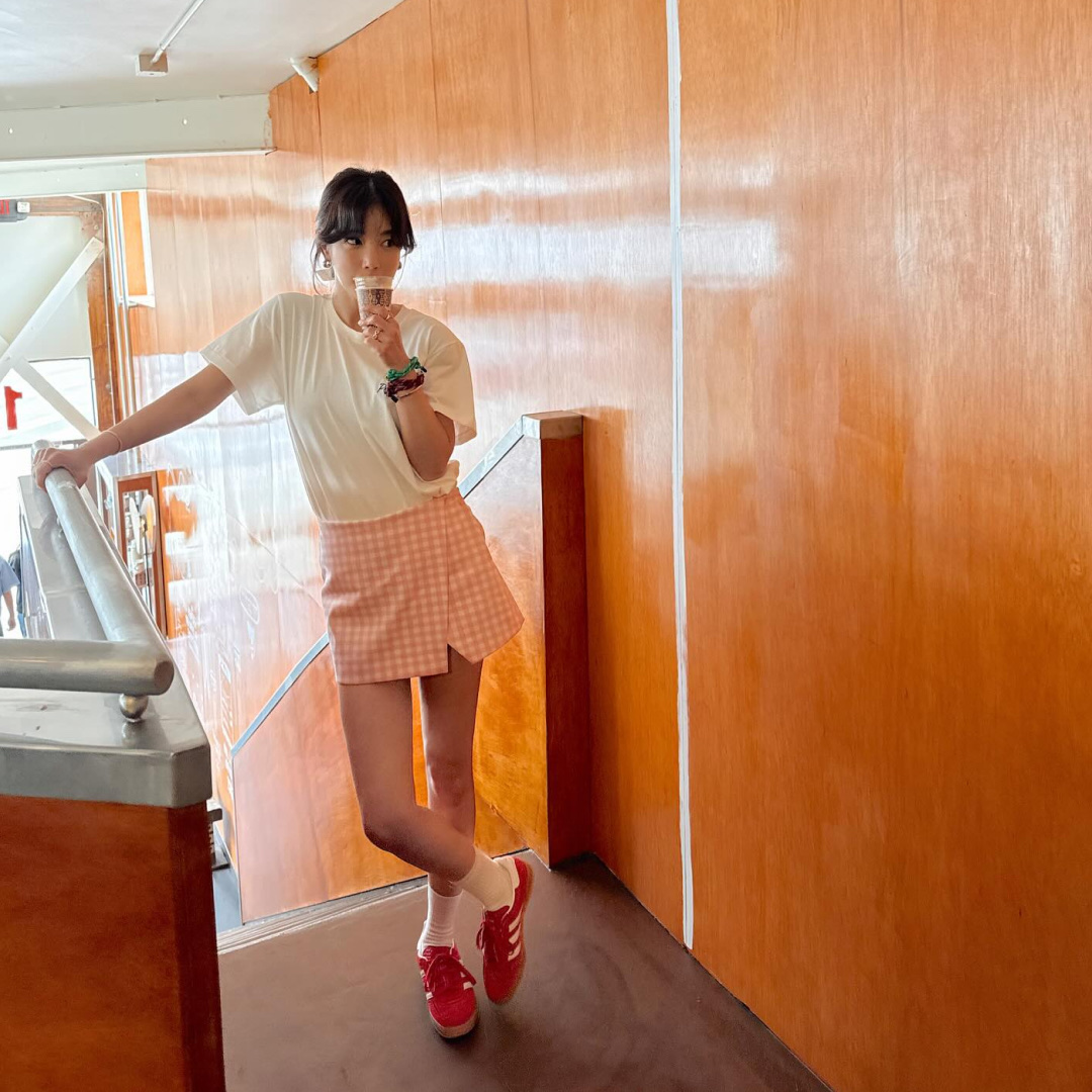 Adidas Gazelle Indoor Scarlet 착용 스타일 - 2