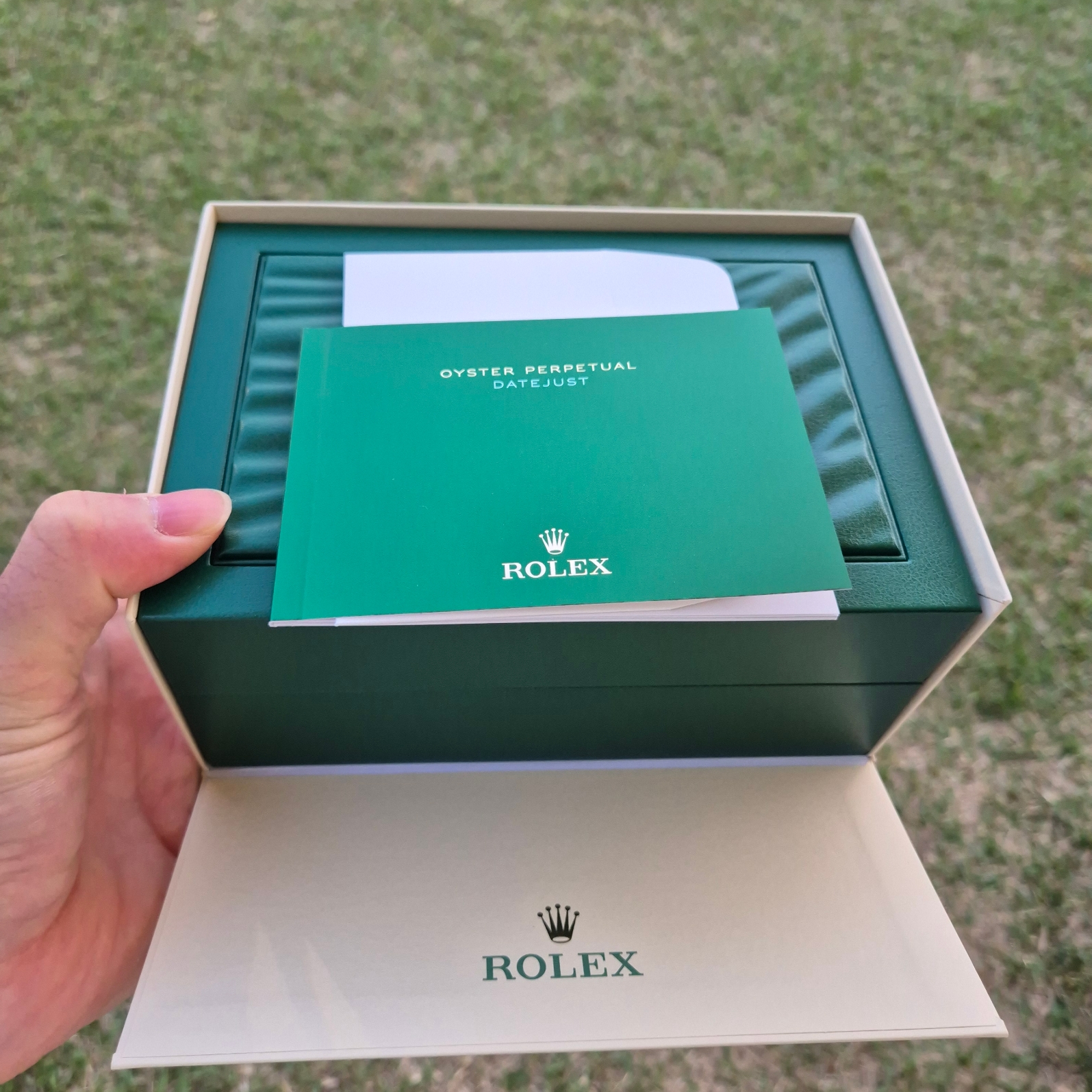 Rolex Datejust 41mm 126333 Champagne Diamond-Set Jubilee 착용 스타일 - 3