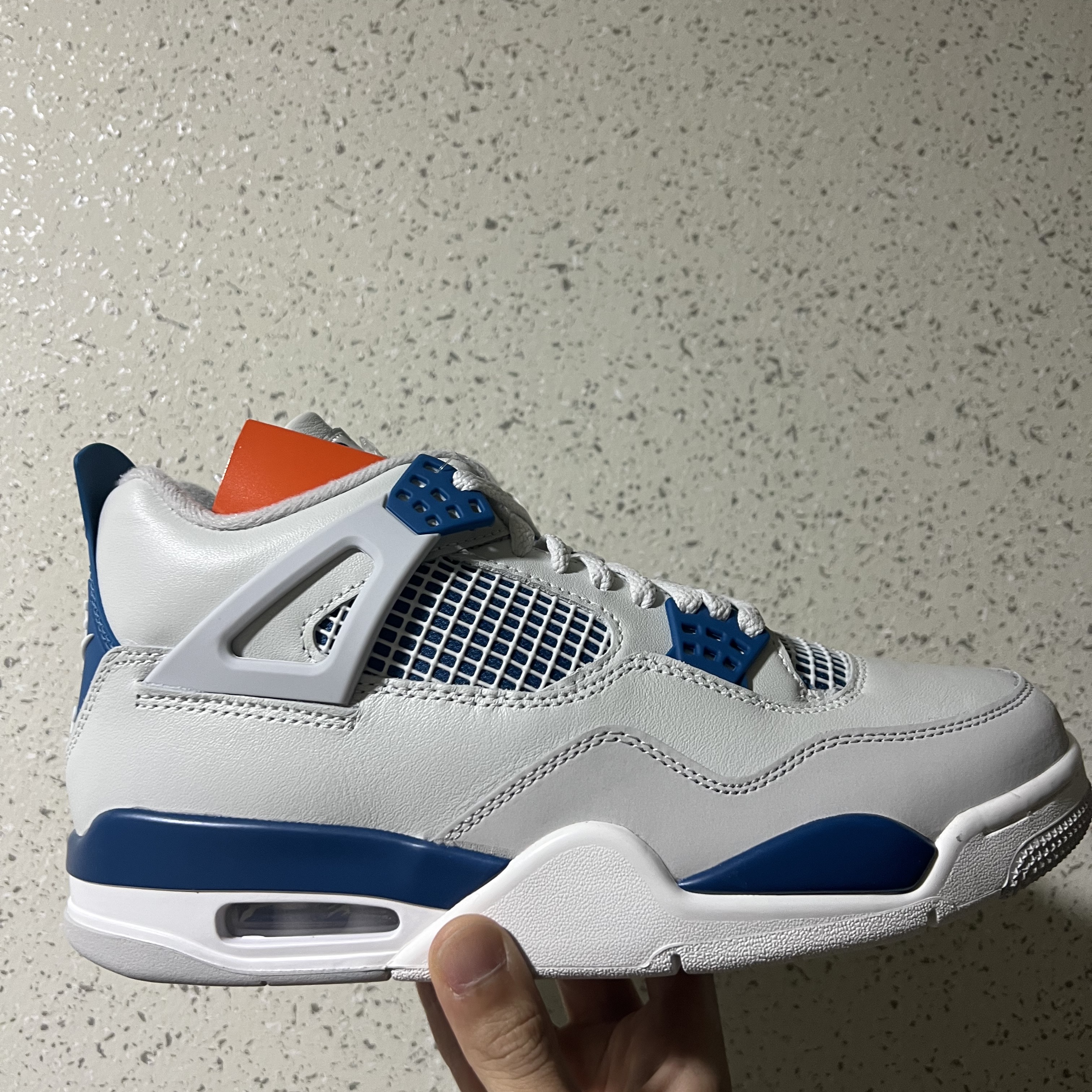 Jordan 4 Retro Industrial Blue 착용 스타일 - 1